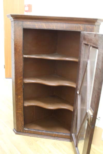 An early 20th Century oak hanging corner cupboard with astral glazed door opening onto 3 fixed - Image 4 of 4