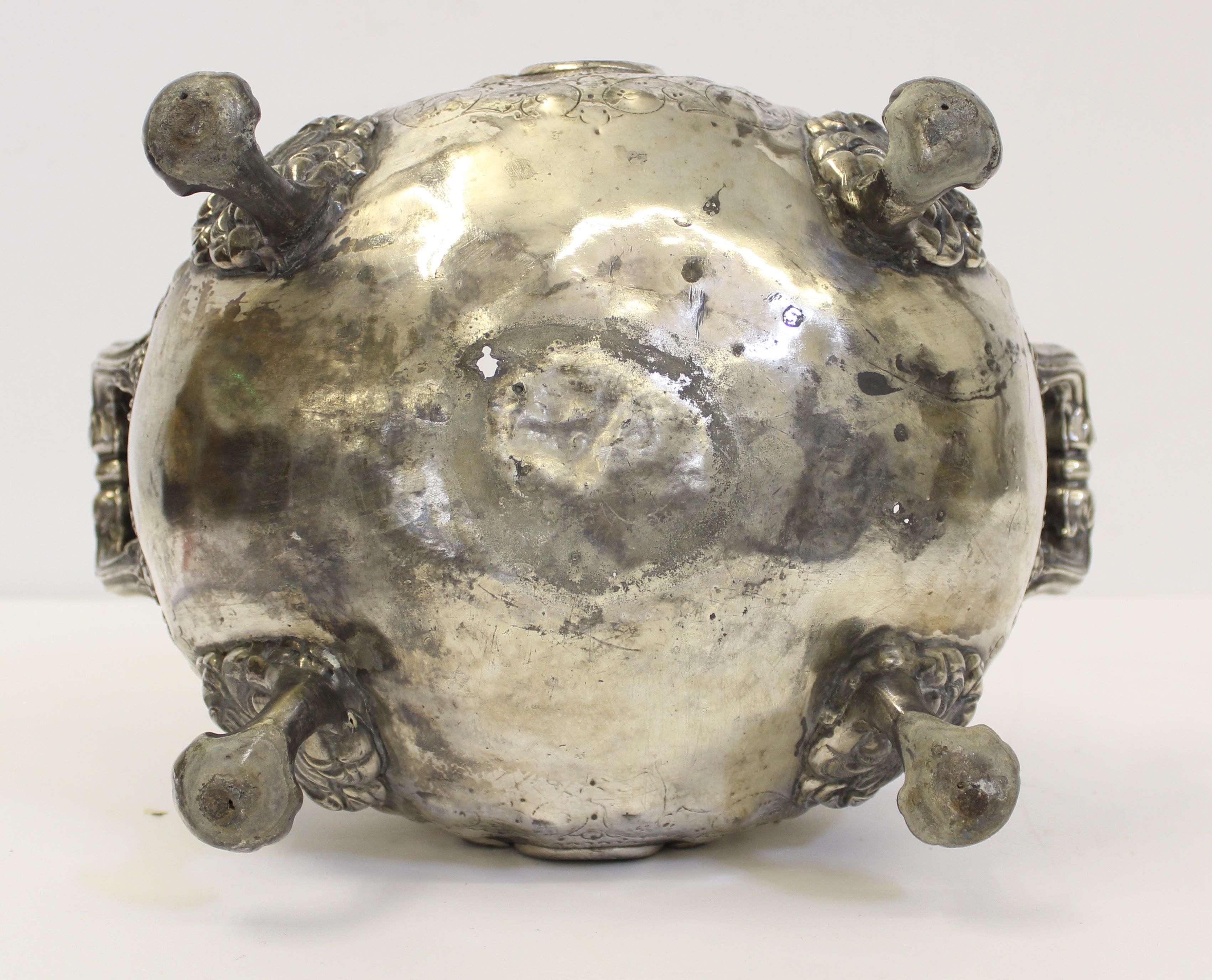 A silver plated oval footed jardinière or tureen, on four paw feet with high loop handles - Image 4 of 4