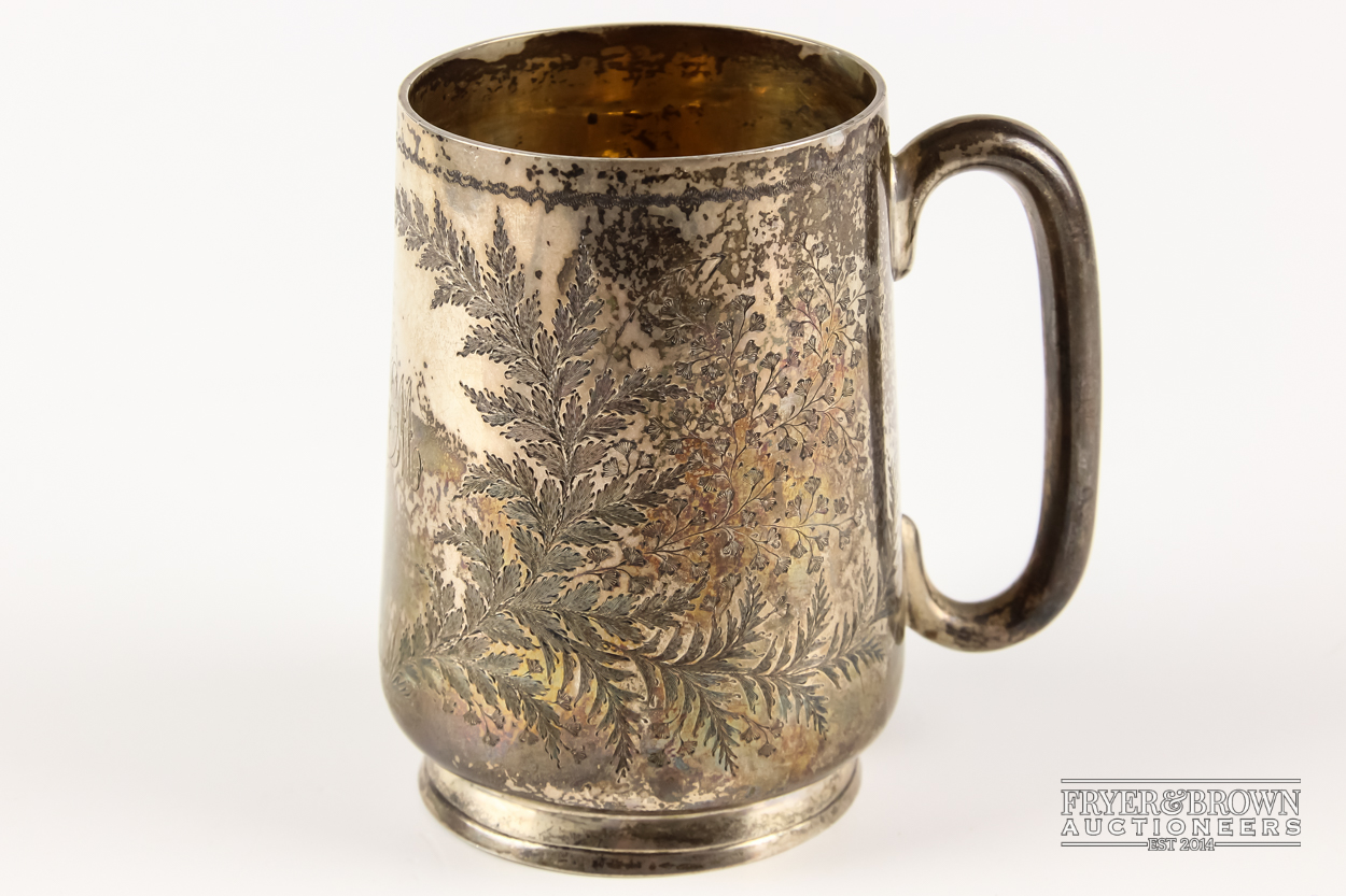 A small or child's Victorian silver tankard or christening mug, of tapered cylindrical form on - Image 2 of 4