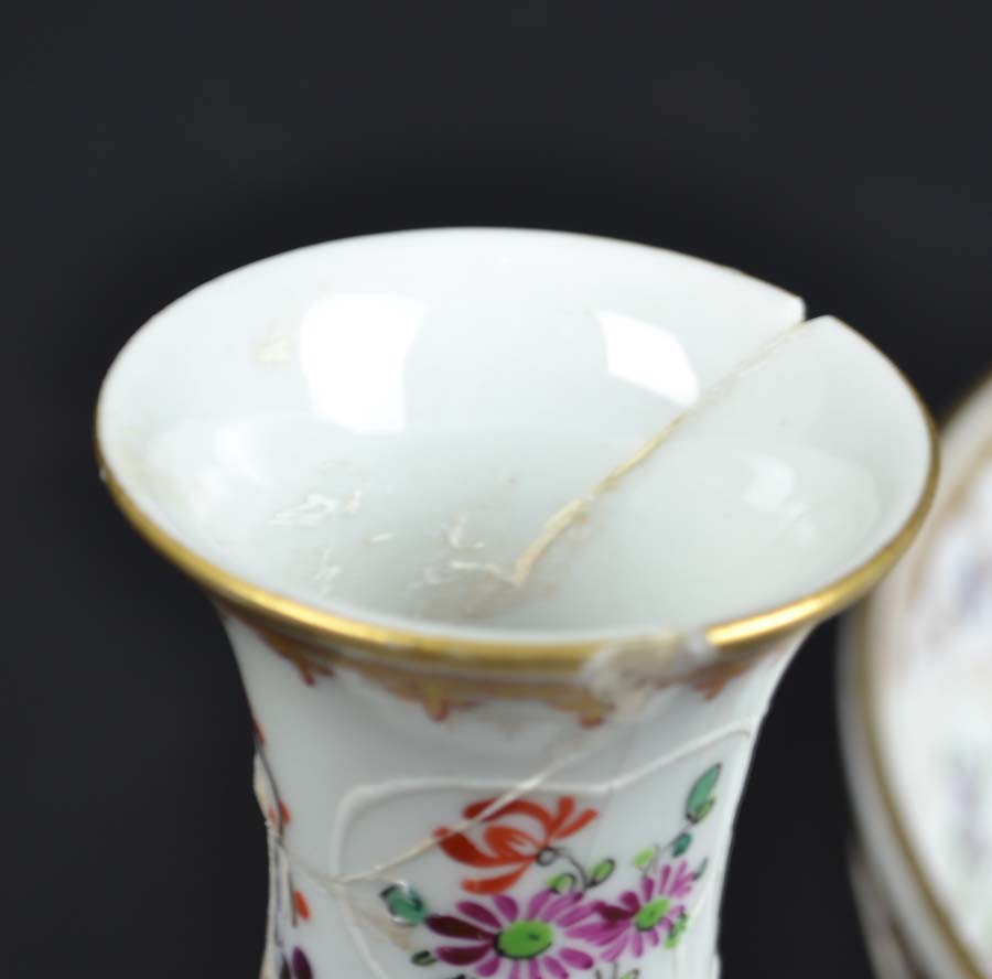 A Samson porcelain bowl, in the manner of Chinese export armorial porcelain, 22.5cm diam; and a - Image 2 of 4