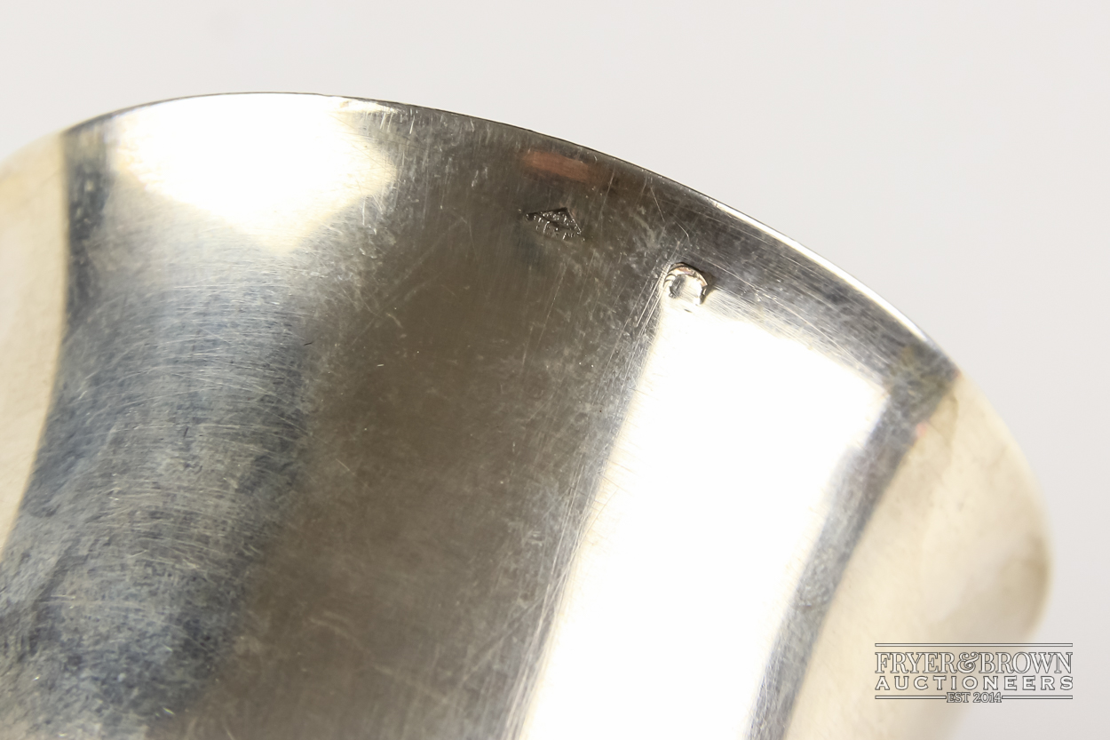 A small or child's Victorian silver tankard or christening mug, of tapered cylindrical form on - Image 4 of 4