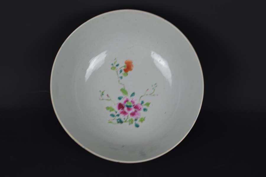 A Chinese export porcelain bowl, painted in famille rose enamels, with cranes amid a fenced - Image 4 of 4