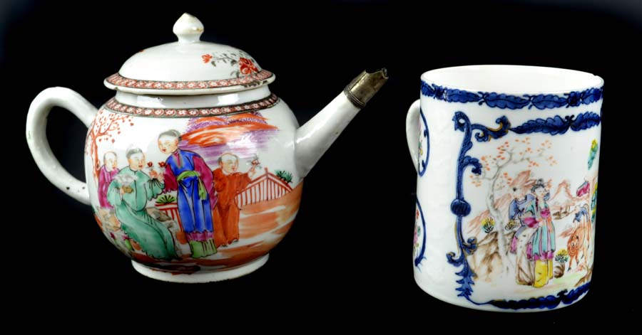 A Chinese export porcelain teapot and a cover, decorated in Mandarin palette with figures, white - Image 2 of 5