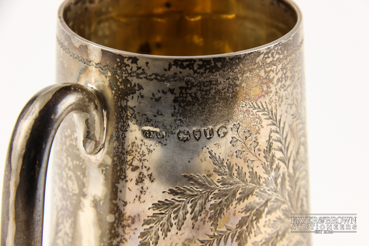 A small or child's Victorian silver tankard or christening mug, of tapered cylindrical form on - Image 3 of 4