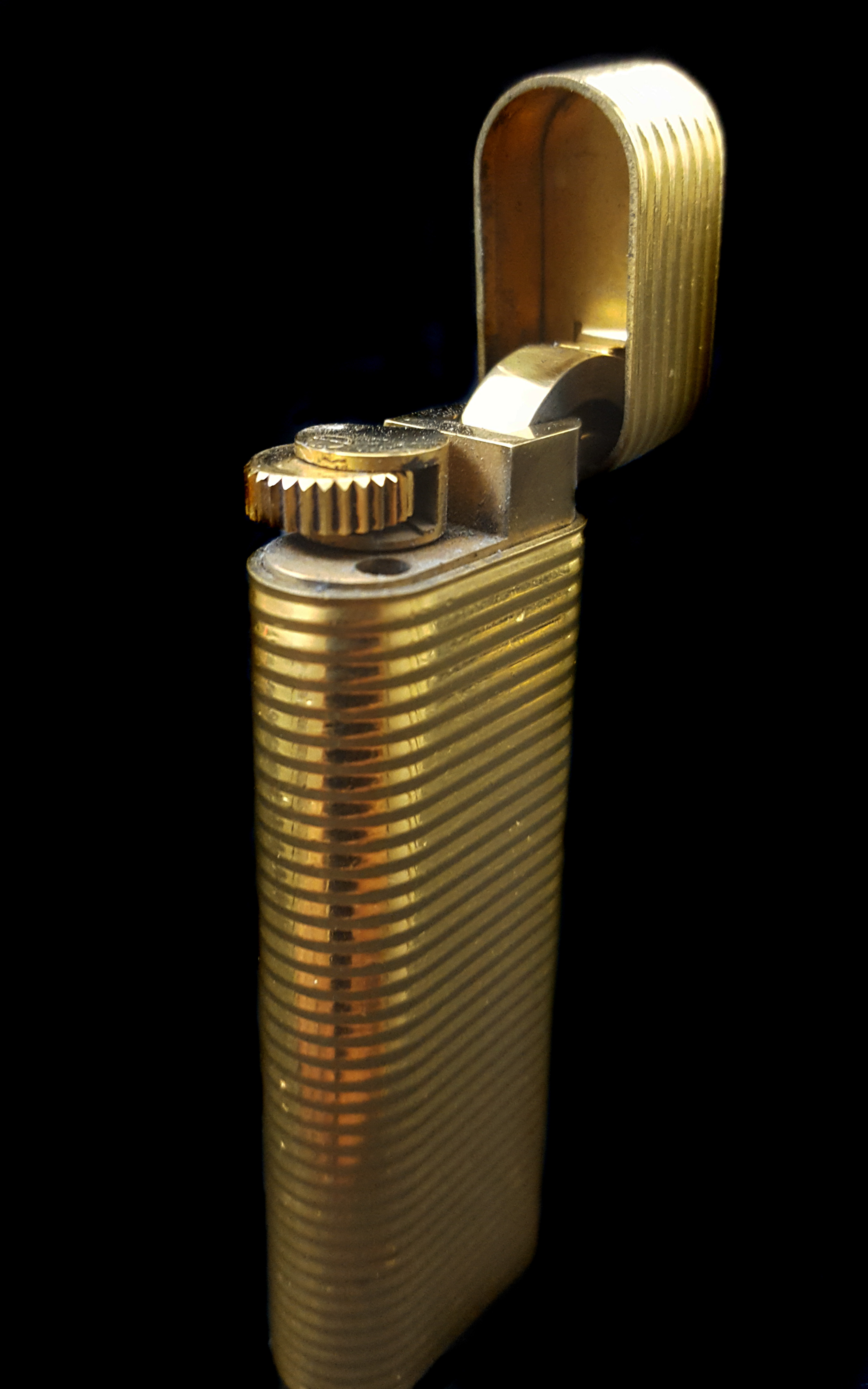 Cartier - A must de Cartier horizontal gold plated lighter marked Cartier Paris 2655N Swiss made