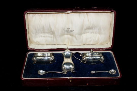 A silver five piece cruet, comprises pepperette, handled mustard, salt and two spoons, Birmingham - Image 1 of 10