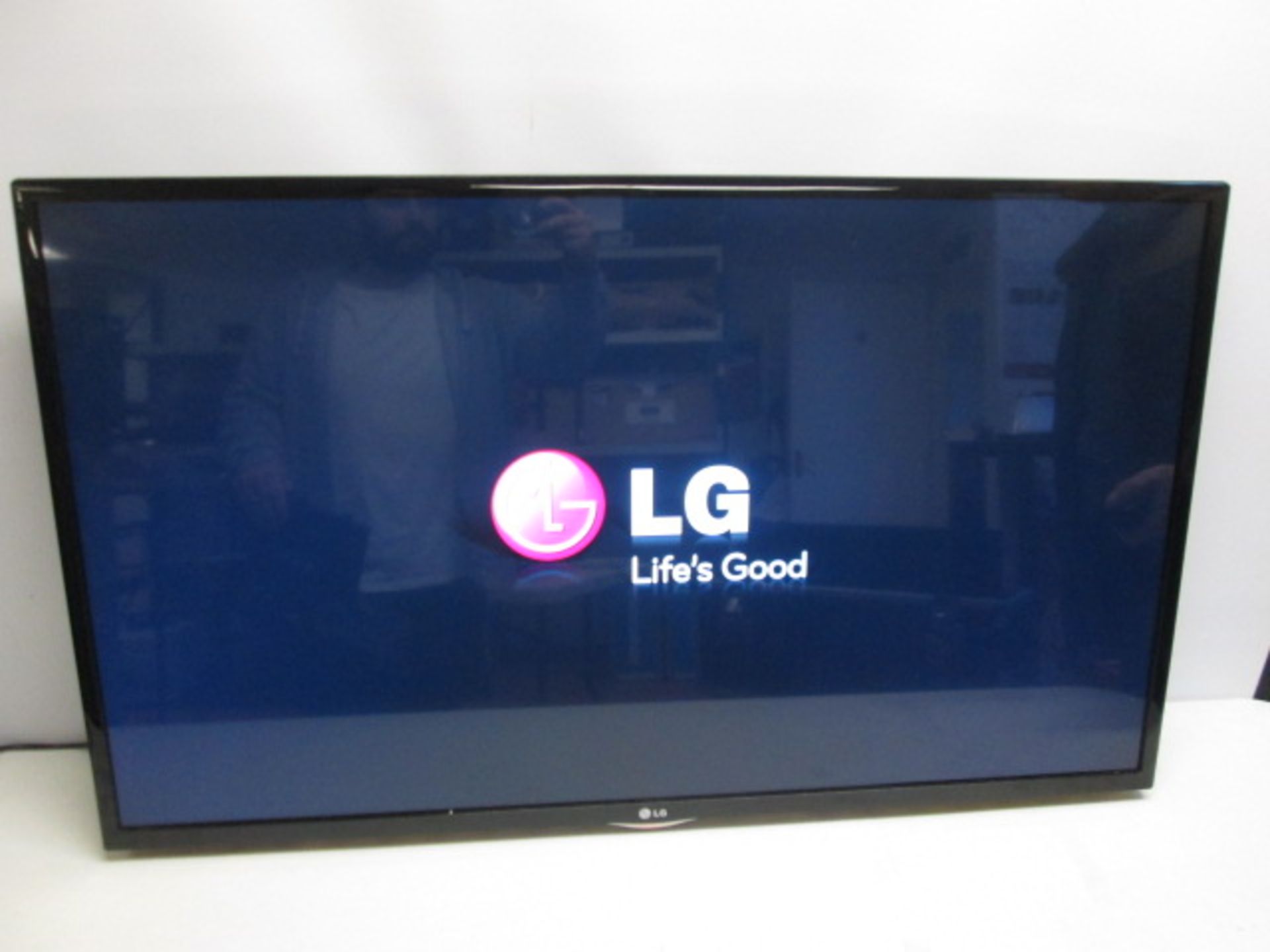 LG 47" LED Flat screen TV, Model LN549C. Comes with Incomplete Stand & Remote. - Image 3 of 3