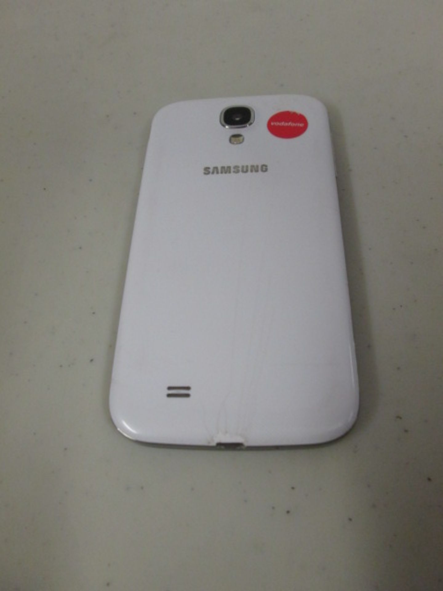 Samsung Galaxy S4 Mobile Phone, Model GT-19505, 16GB. Colour White. Comes with Charger. Locked to - Image 3 of 6