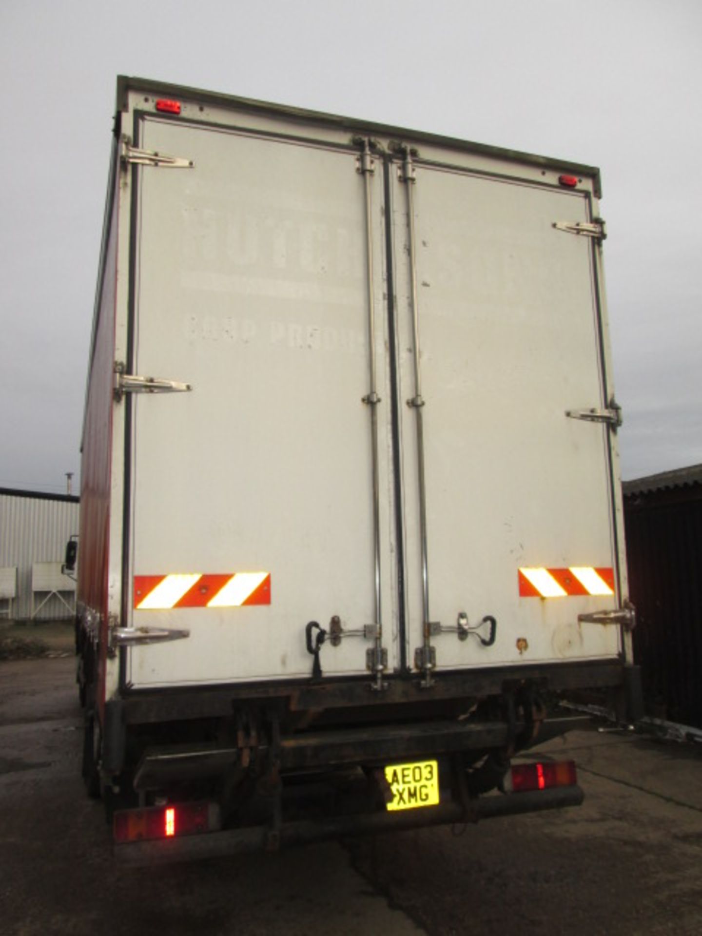 AE03 XMG (2003) Man M2000 White Curtain Side Lorry with Tail Lift. - Image 9 of 14