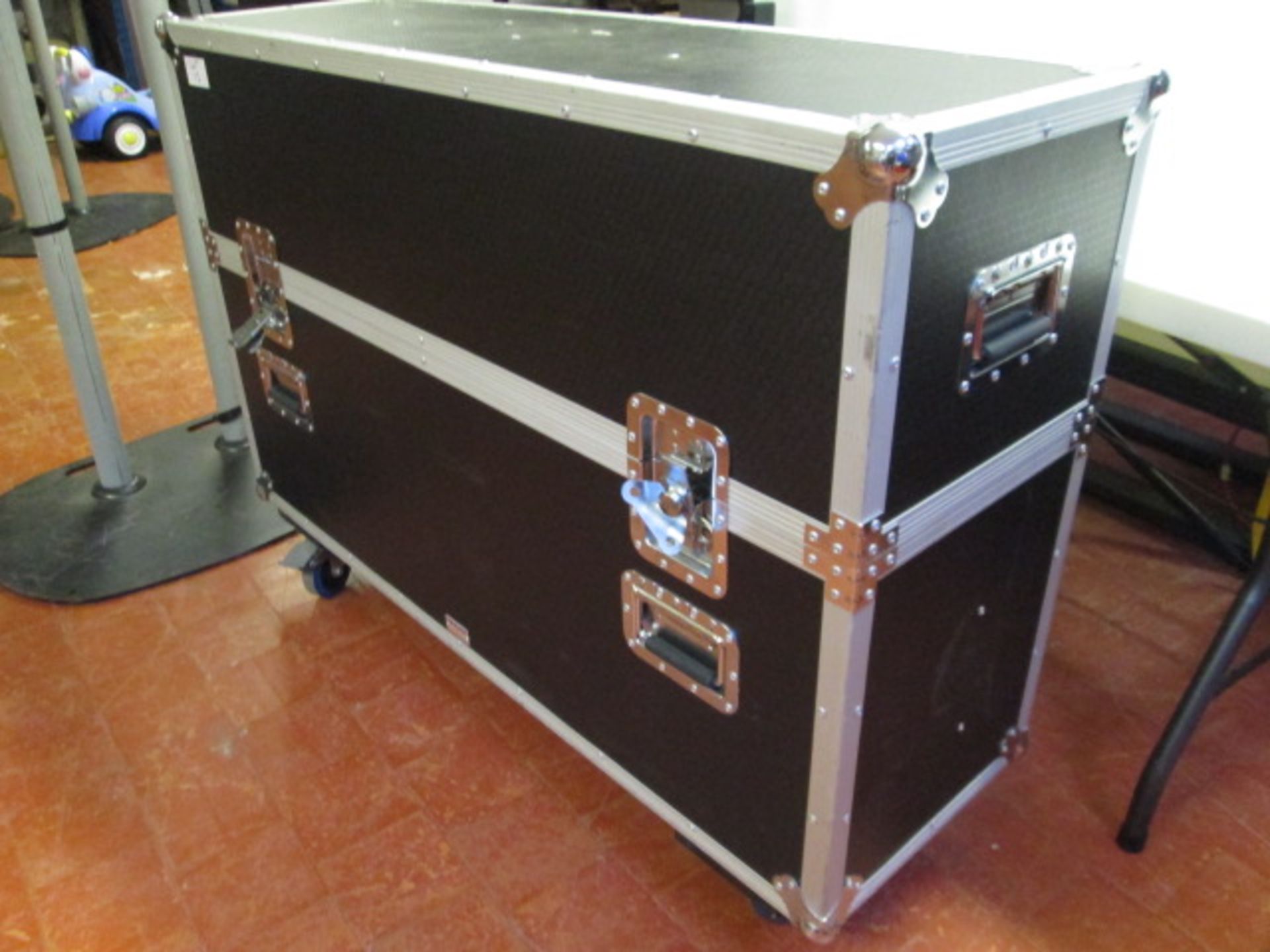Spider Cases Flight Case. Size 124cm x 39cm x 92cm. On Lockable Wheels. (NOTE: Currently