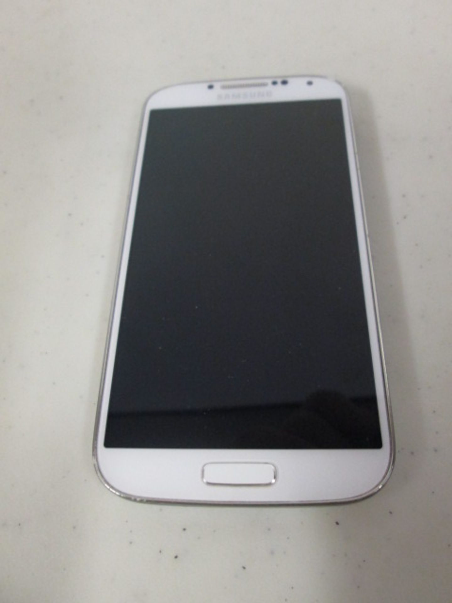 Samsung Galaxy S4 Mobile Phone, Model GT-19505, 16GB. Colour White. Comes with Charger. Locked to - Image 2 of 6