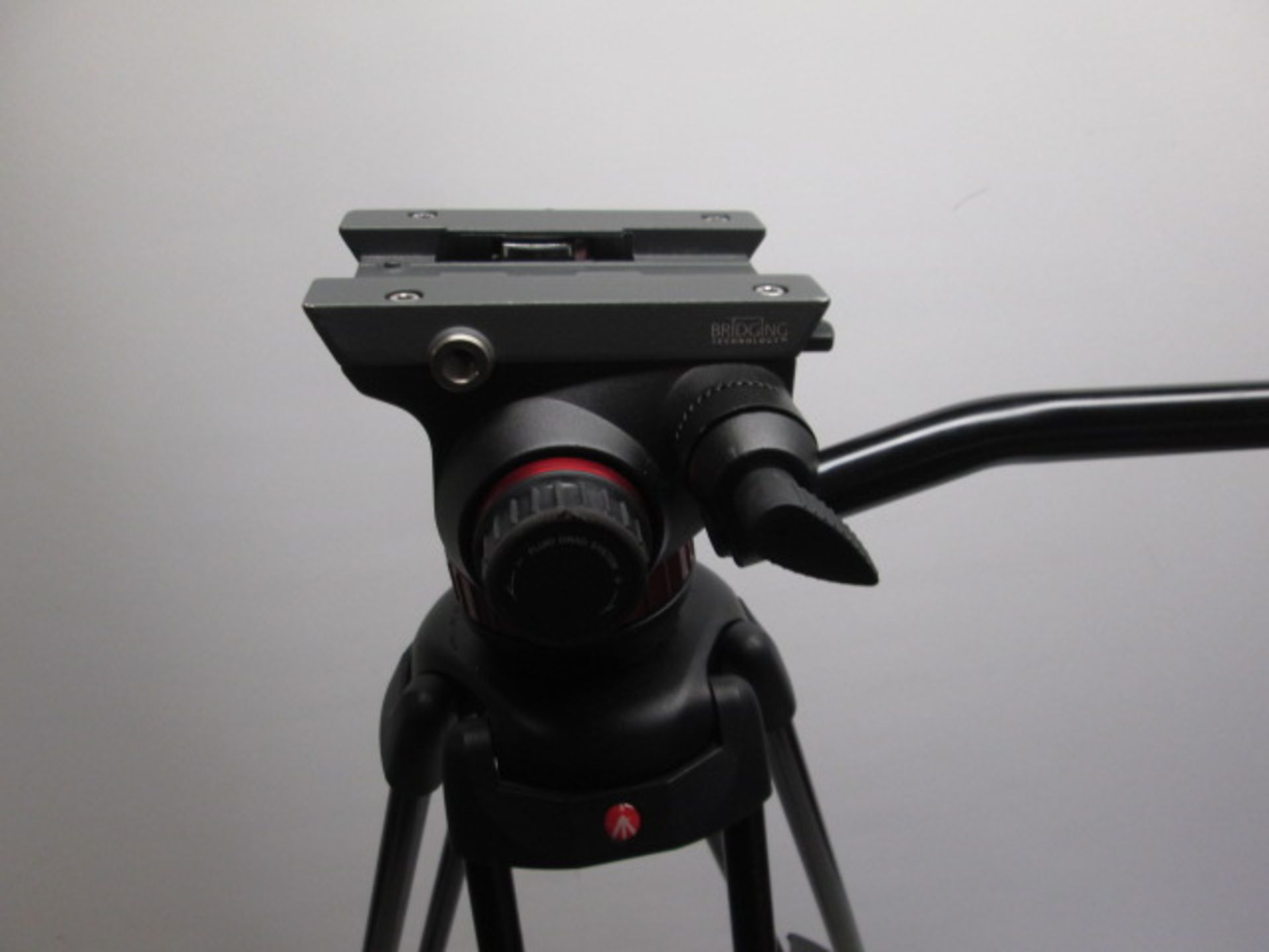 Manfrotto, Model 546B, Fully Adjustable, Professional Camera Tripod with Bridging Technology & Fluid - Image 3 of 5