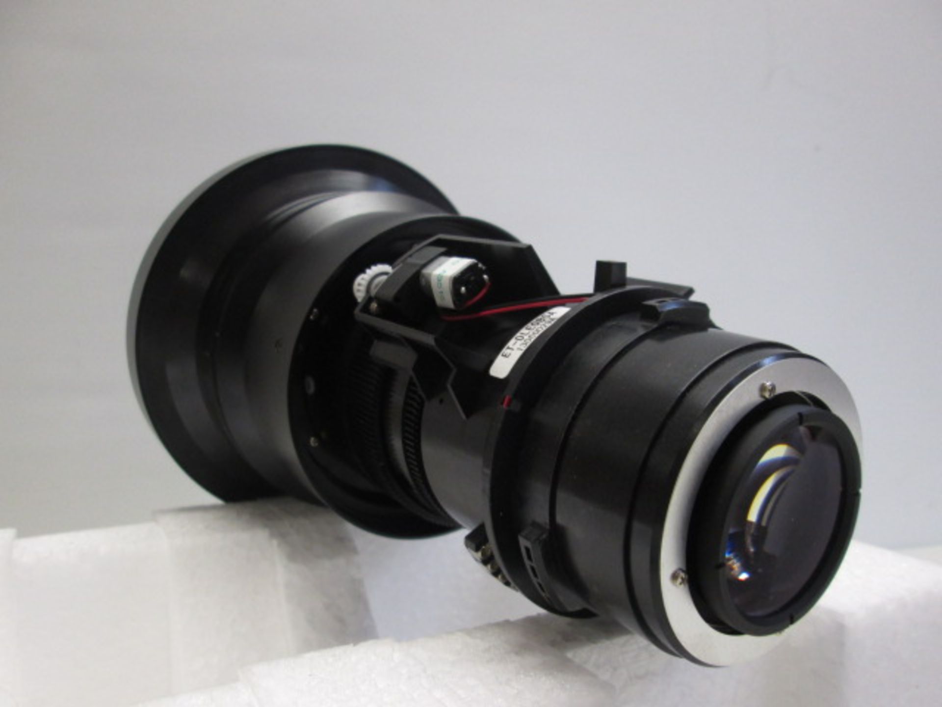 Panasonic ET-DLE085 Zoom Lens with Covers. (For use with DZ870 Series Projector) Supplied New in - Image 6 of 6