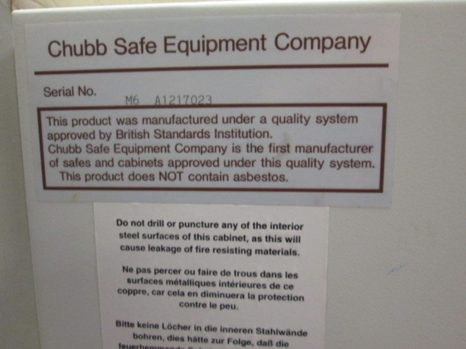 Chubb Data Cabinet. Size (H) 80cm x (W) 62cm x (D) 67cm. S/N M6-A1217023. Comes with 2 Keys. - Image 5 of 6