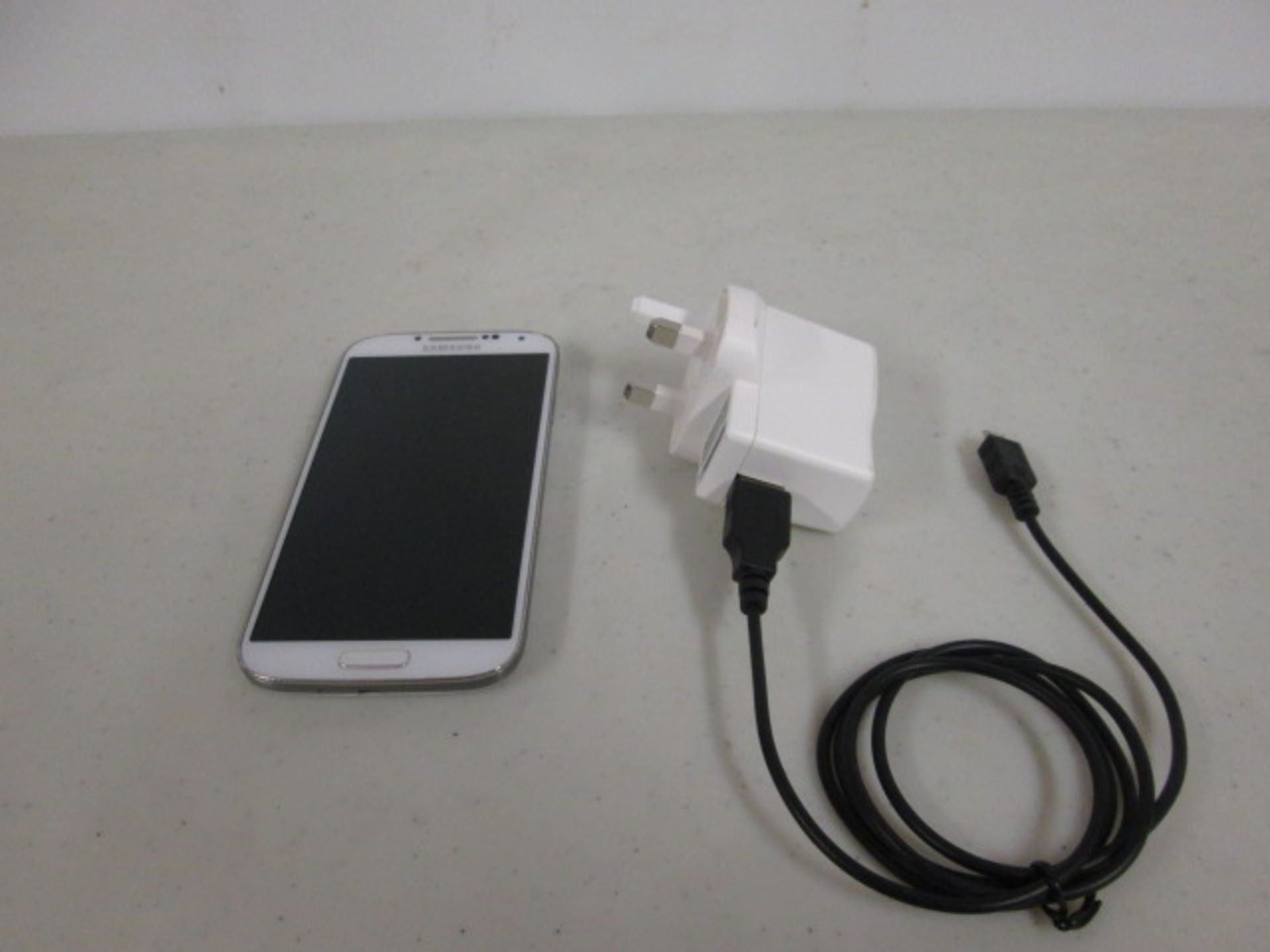 Samsung Galaxy S4 Mobile Phone, Model GT-19505, 16GB. Colour White. Comes with Charger. Locked to - Image 4 of 6