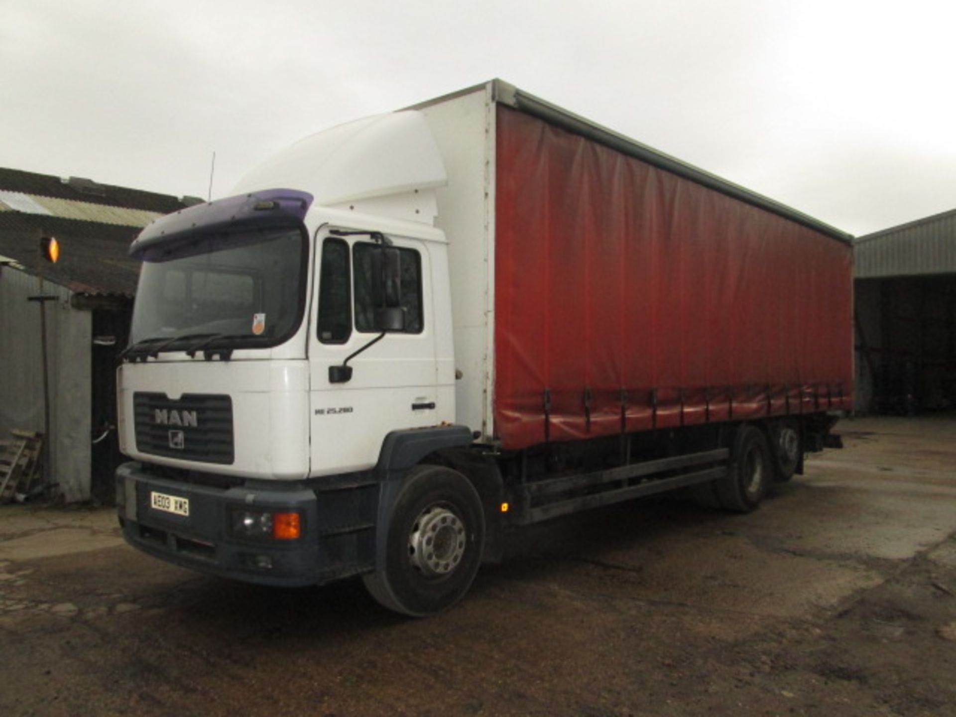 AE03 XMG (2003) Man M2000 White Curtain Side Lorry with Tail Lift.