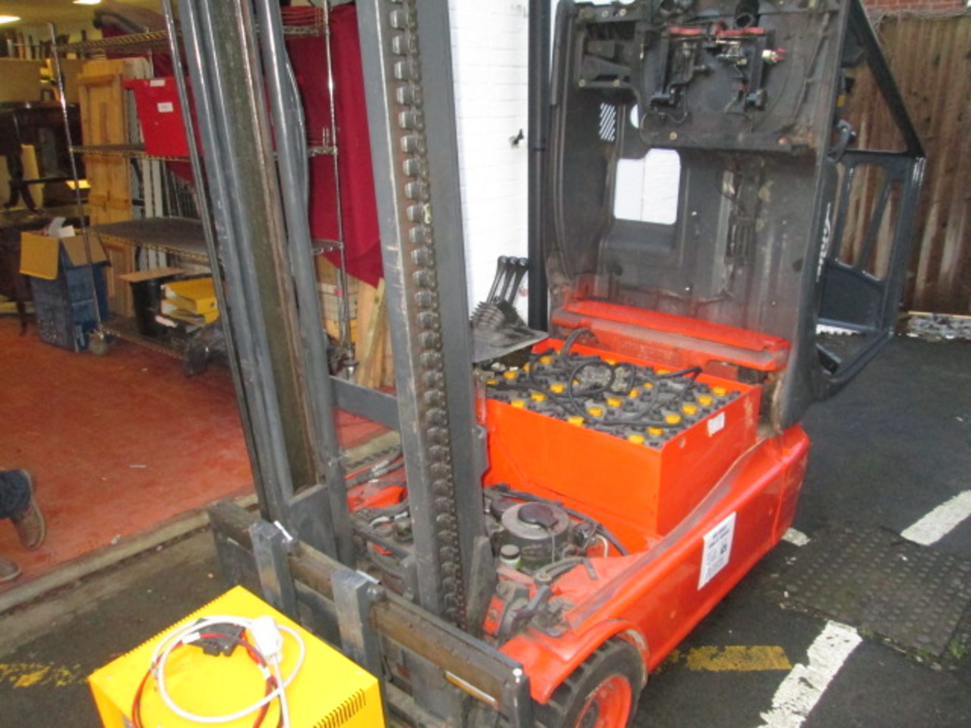 Linde Type E16C Electric 3 Wheeled Forklift. Serial No - 335H07051816 (1997). Double Mast Max Height - Image 13 of 15