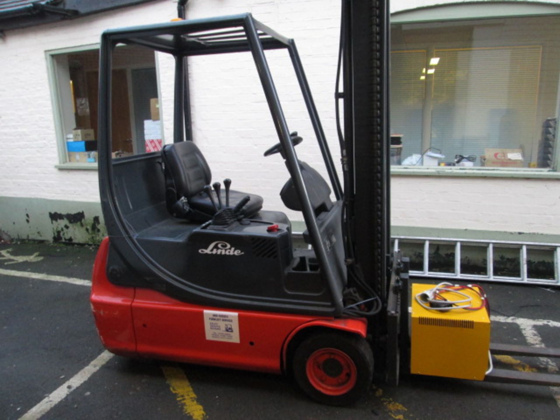 Linde Type E16C Electric 3 Wheeled Forklift. Serial No - 335H07051816 (1997). Double Mast Max Height