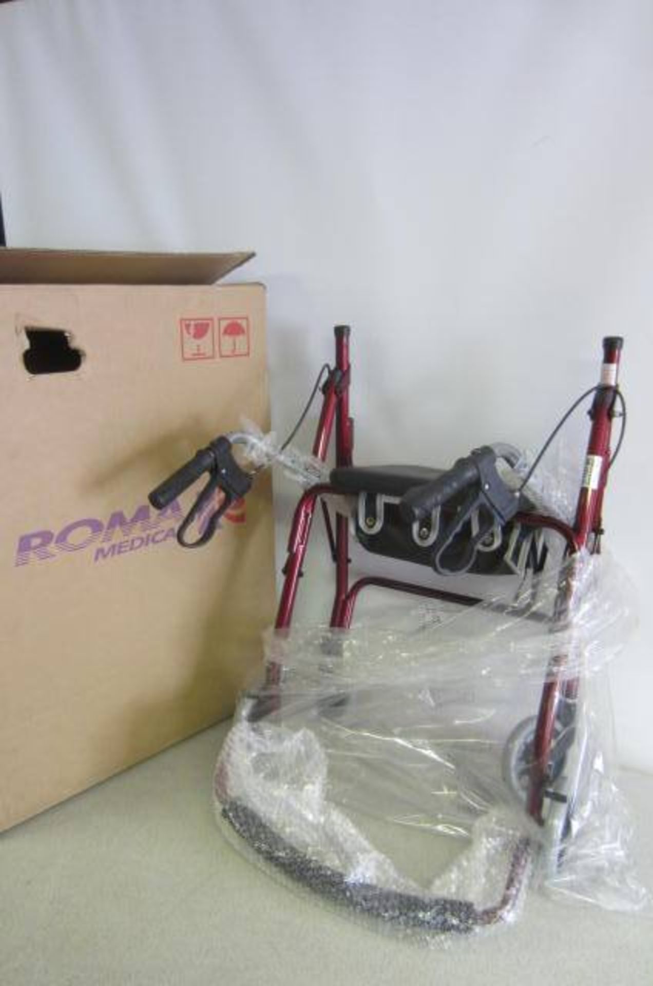 Roma Medical Lightweight 4 Wheel Rollator, Model 2462. Padded Seat & Shopping