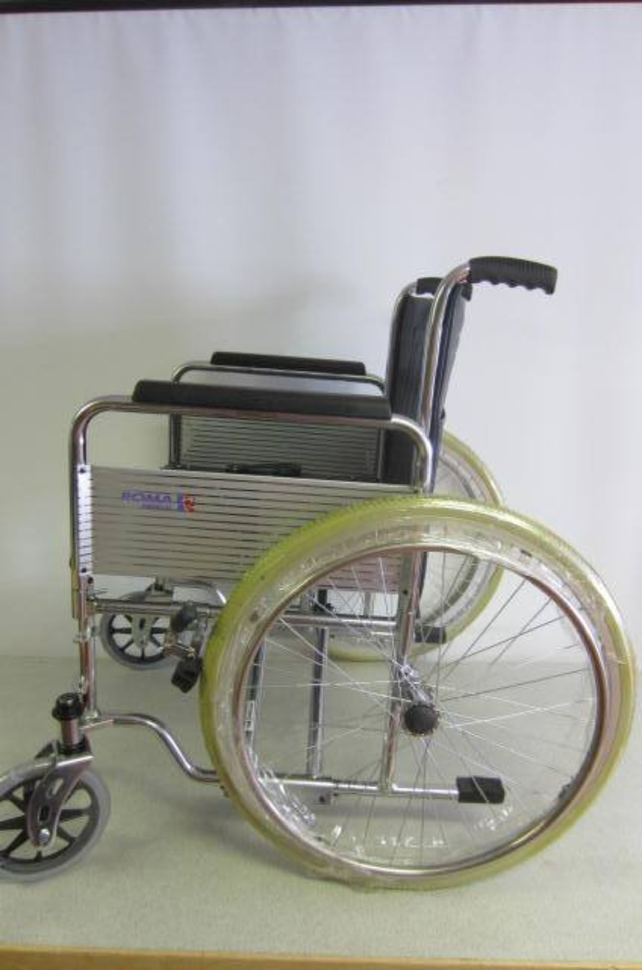 Roma Medical Heavy Duty Self Propelled Wheel Chair, Model 1472X. In Box as New. RRP £246.00 - Image 2 of 3