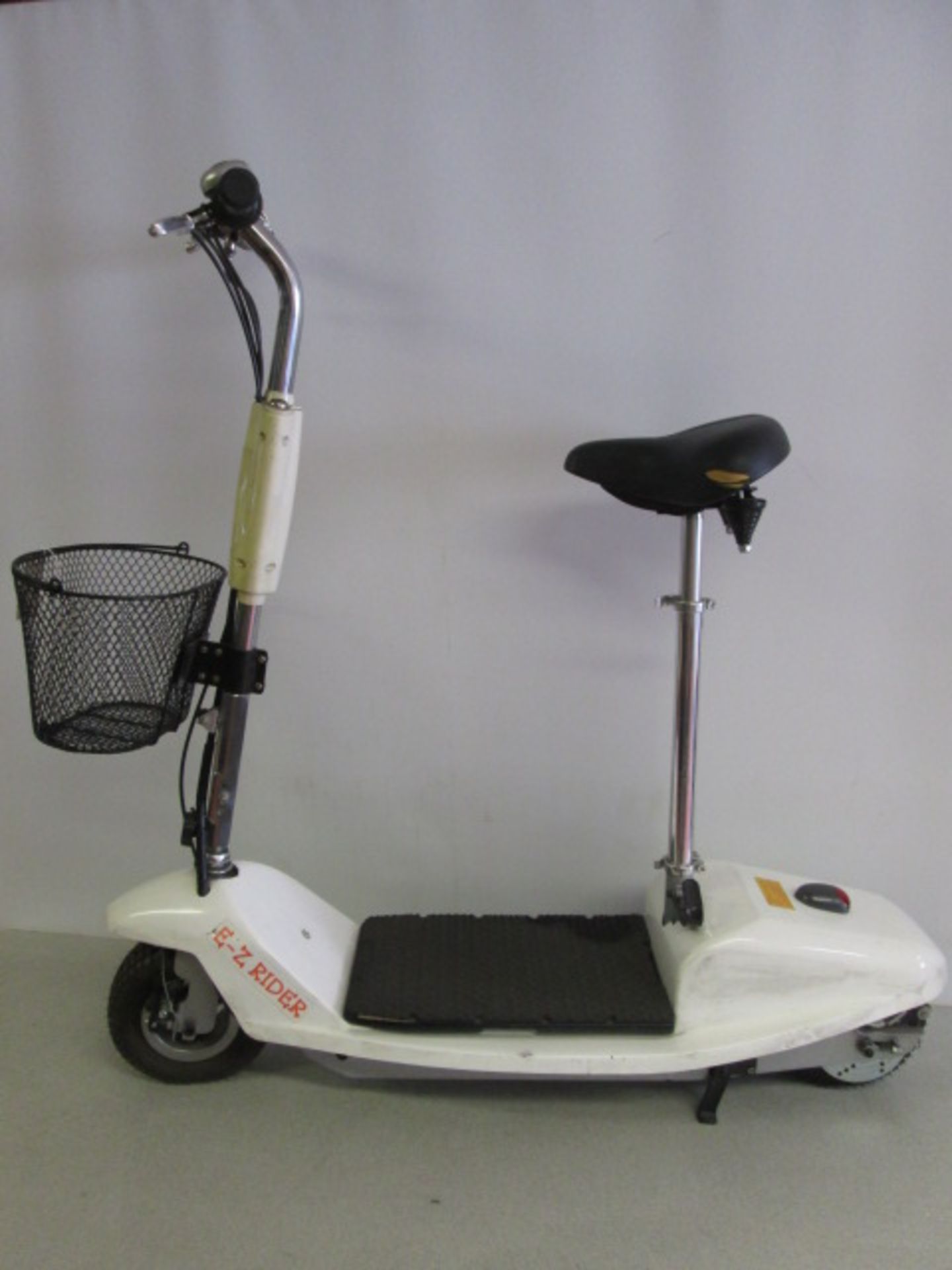 E Z Rider Electric 2 Wheel Mini Scooter. Comes with Battery Charger which Requires Adapter & - Image 7 of 9