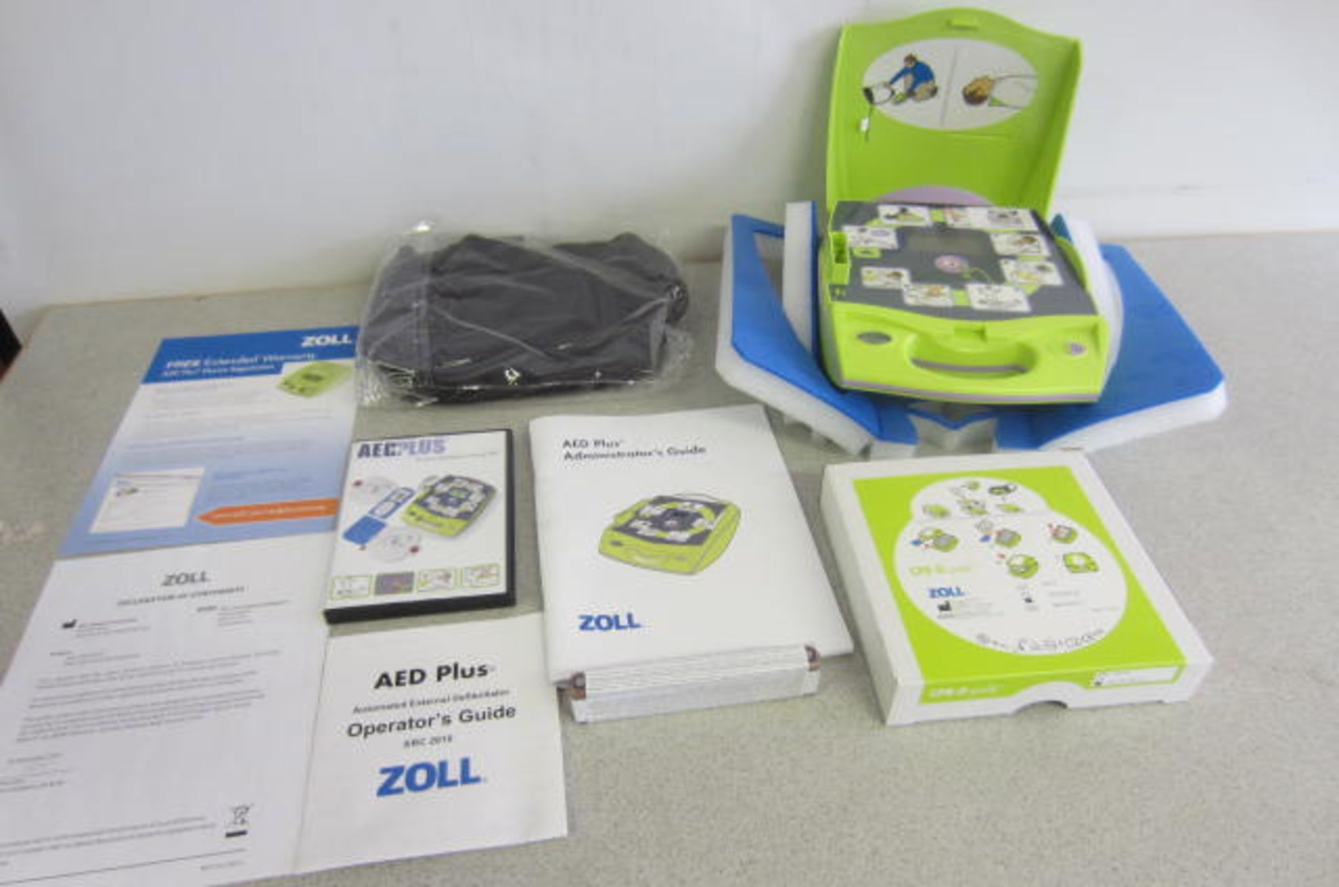 Zoll AED Plus Automated External Defibrillator. Complete In Box, Purchased September 2014 and as