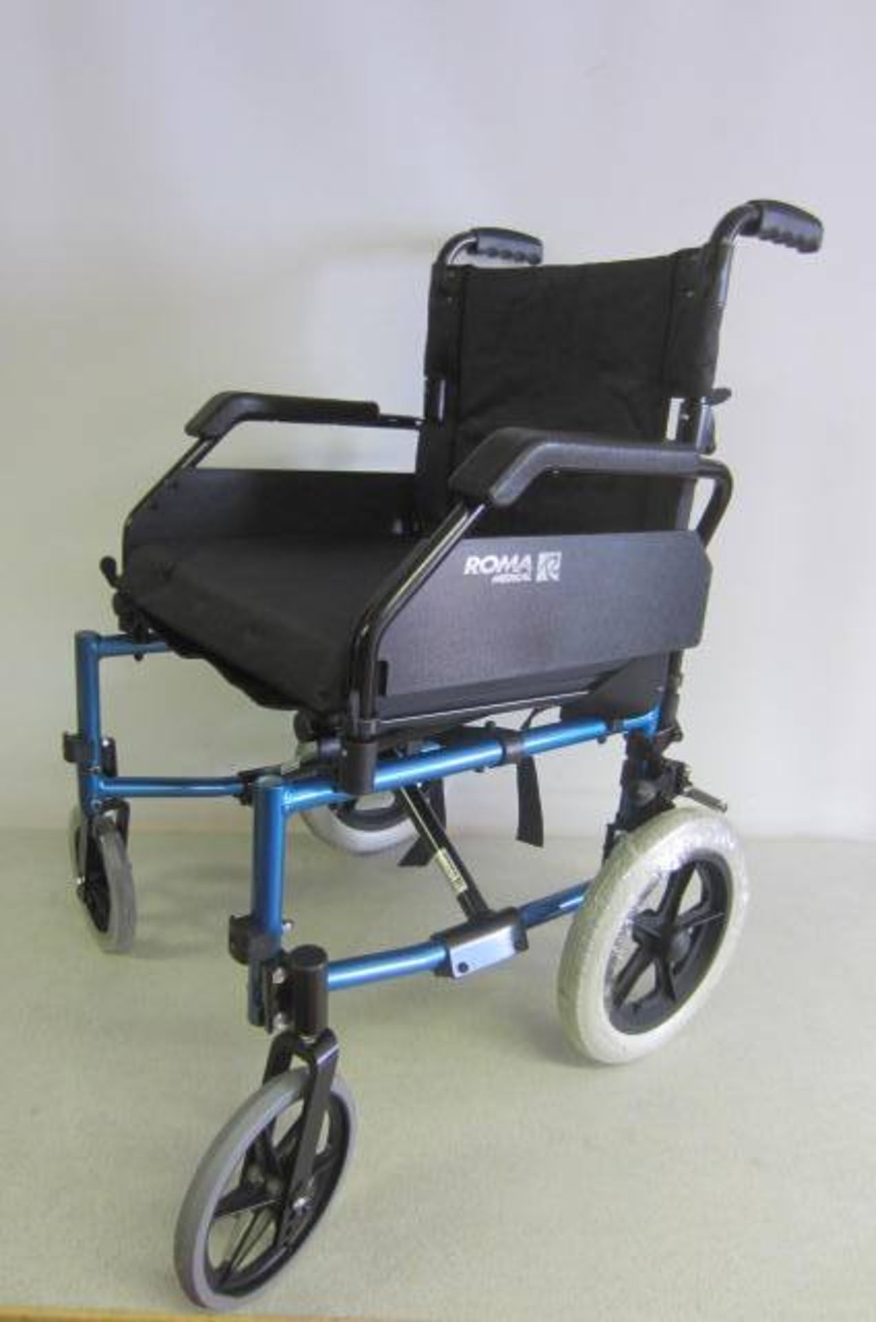 Roma Medical Lightweight Car Transit Wheel Chair, Model 1530BL. In Box As New. RRP £255.00 - Image 2 of 3