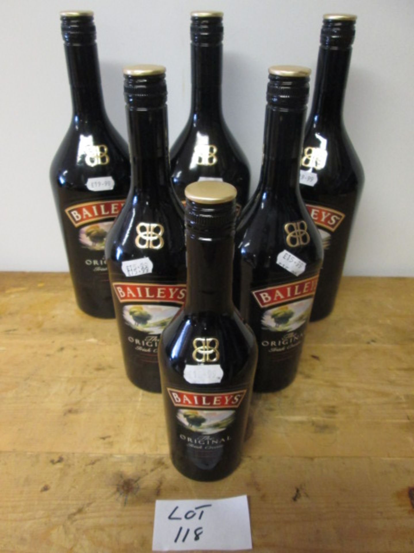 **ALCOHOL LICENSE HOLDER REQUIRED TO BID ON THIS LOT** 6 x Bottles of Baileys Original to Include: 3