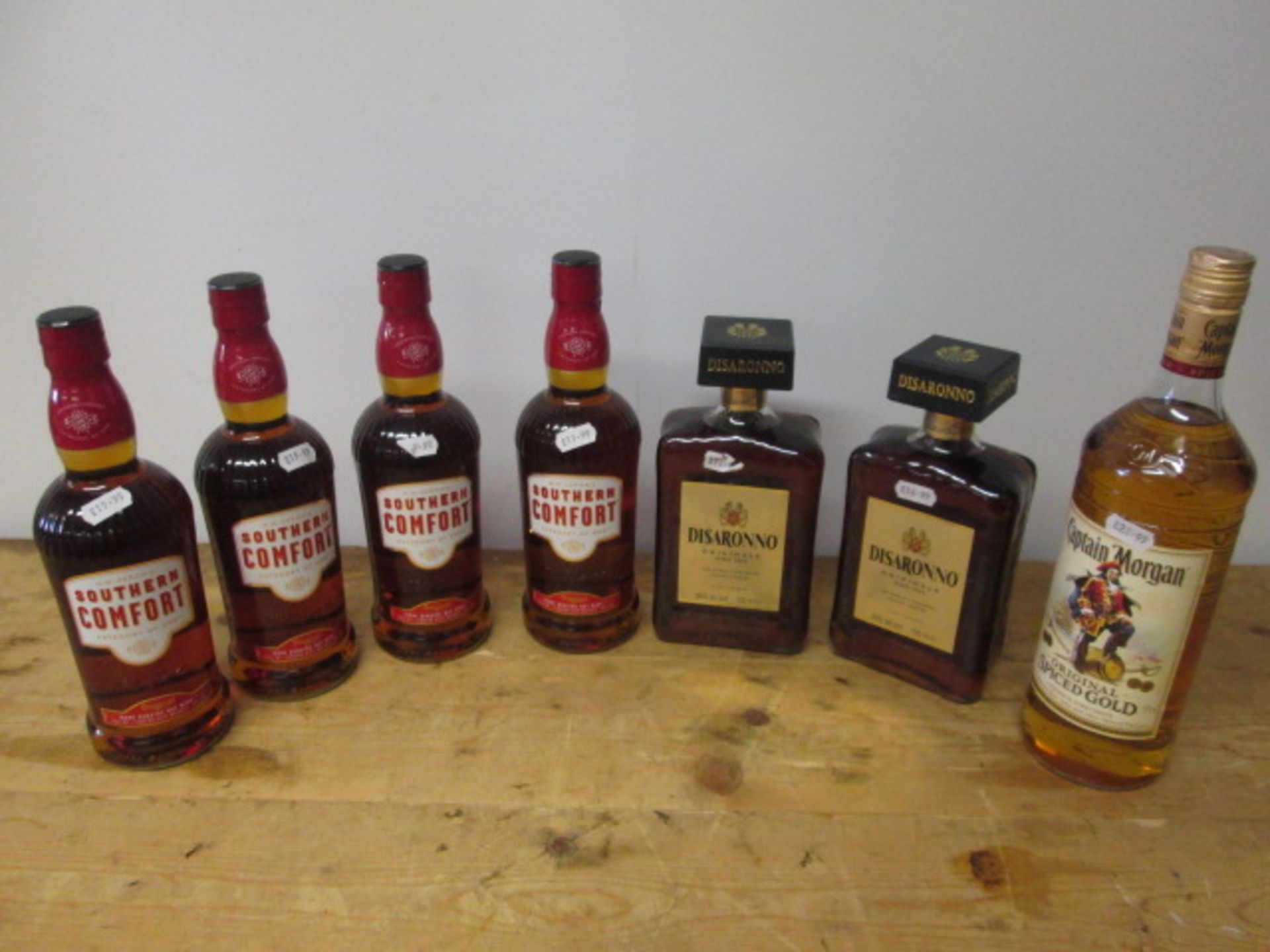 **ALCOHOL LICENSE HOLDER REQUIRED TO BID ON THIS LOT** 4 x Bottles of Southern Comfort 70cl, 2 x