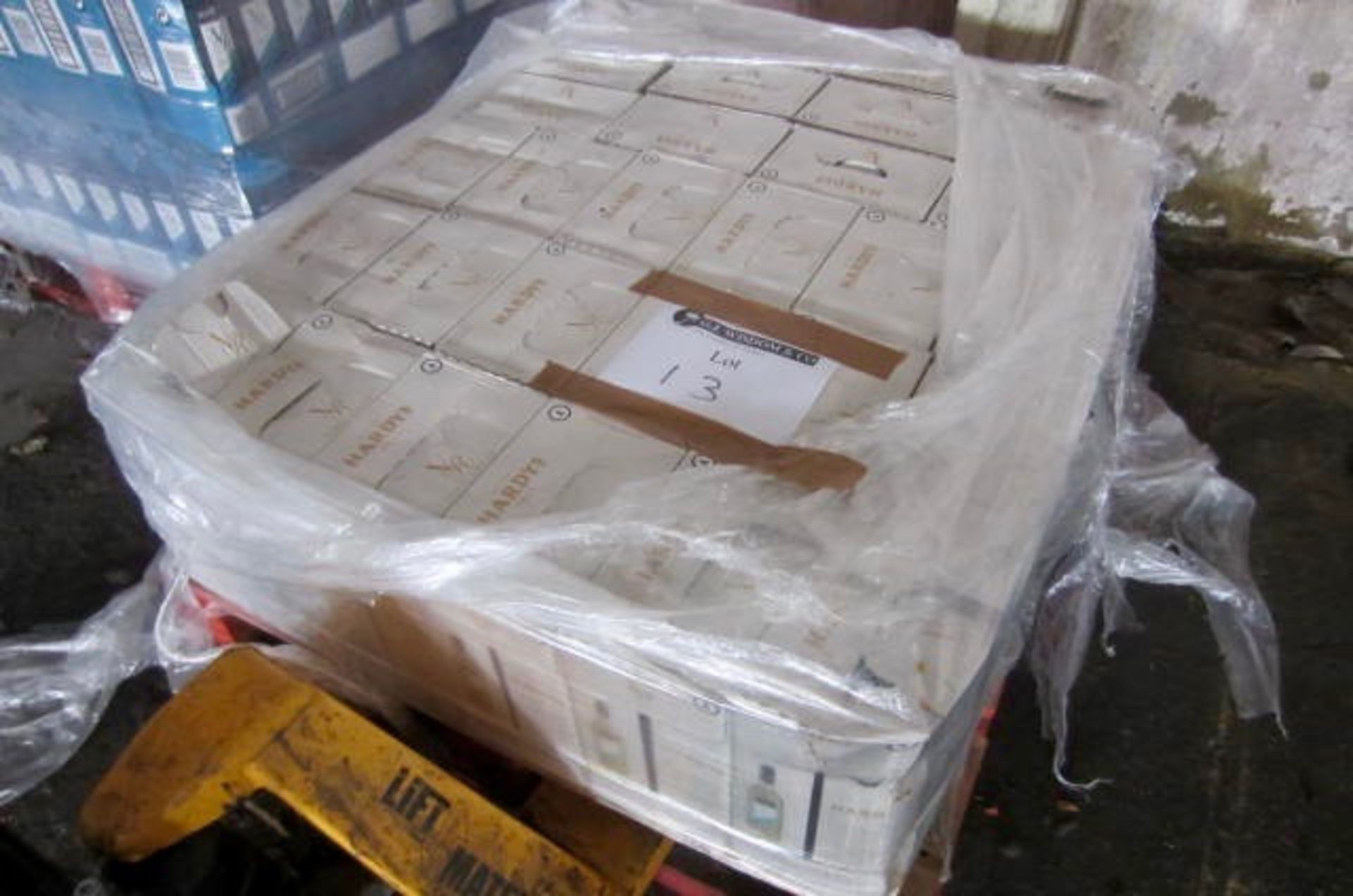 Part Pallet Containing 30 Cases of 6 Bottles of Hardy's VR Pinot Grigio White Wine.