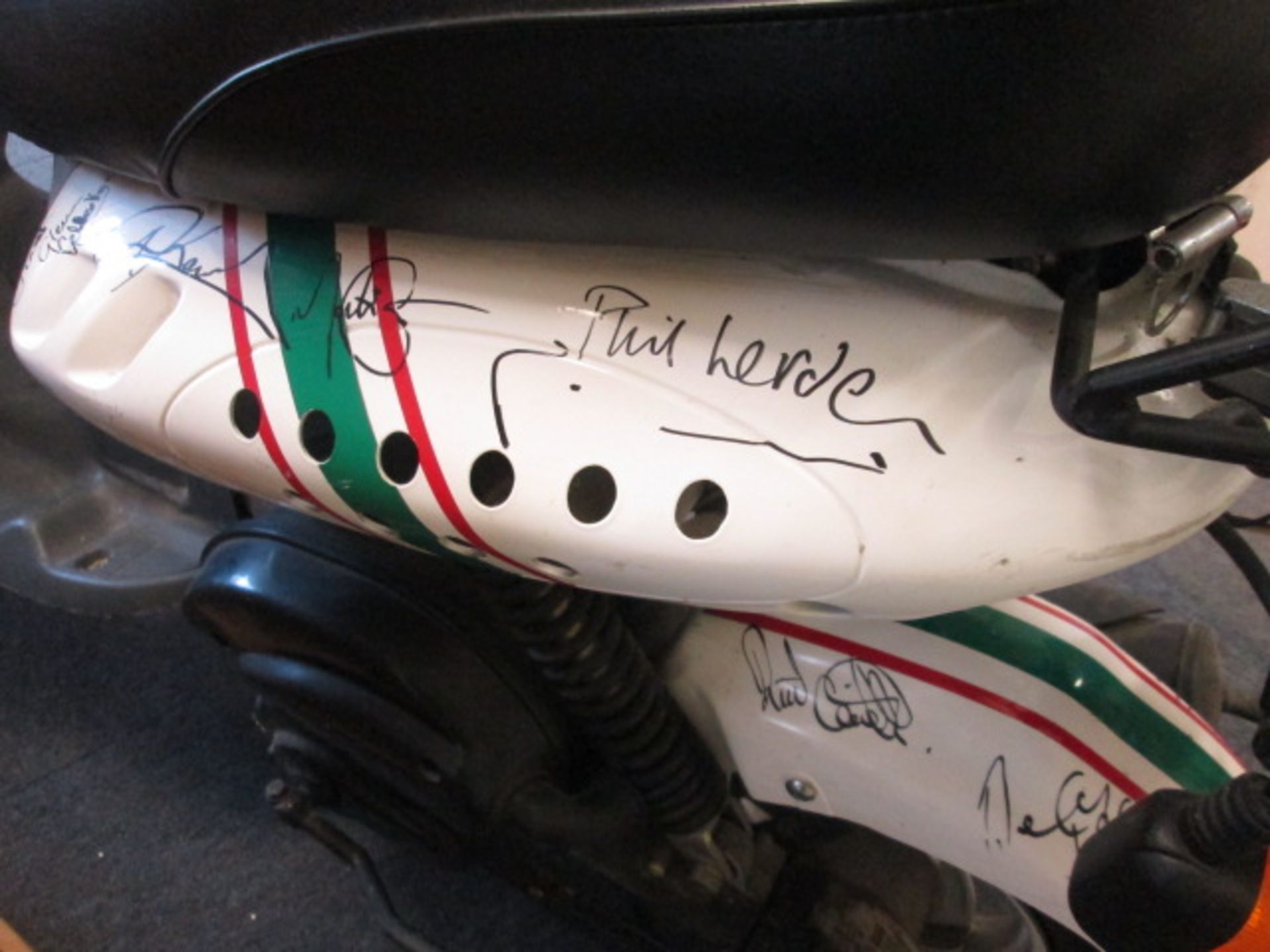 Special Edition Sundiro 50cc Moped, Signed by the Leicester Tiger's Rugby Team. This Moped has - Image 6 of 17