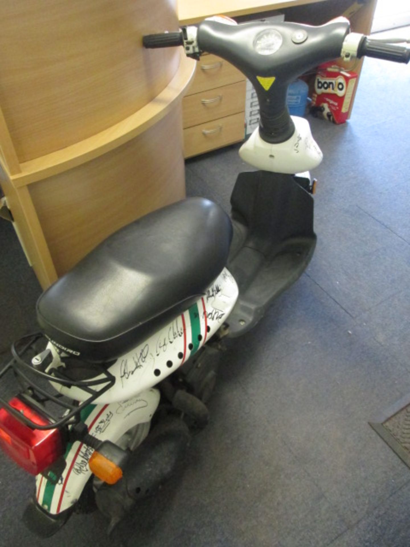 Special Edition Sundiro 50cc Moped, Signed by the Leicester Tiger's Rugby Team. This Moped has - Image 7 of 17