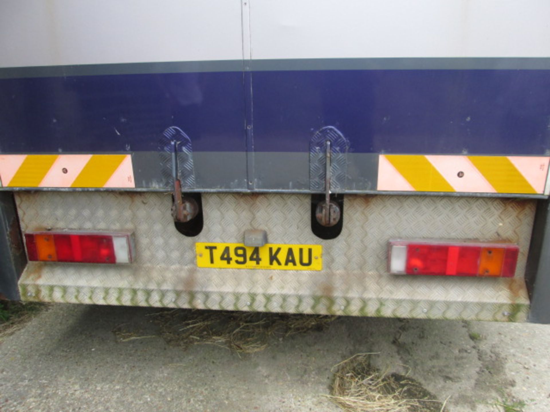 T494KAU - Volvo FL614 4x2 Platform S, 2 Axle Rigid Body 4 Stall Horse Box - Image 9 of 39