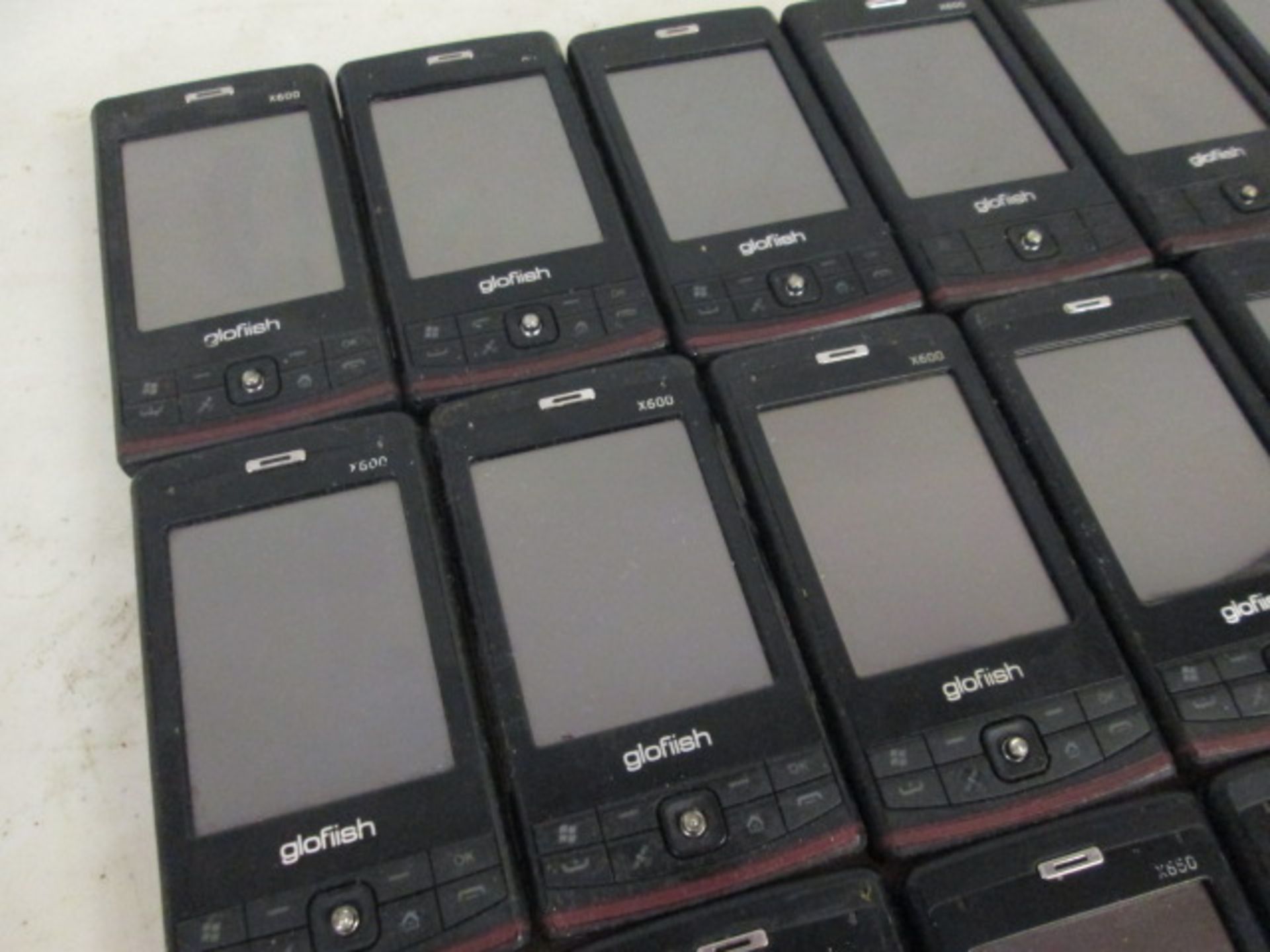 35 x Eten Glofiish X650 & X600 Windows Mobile Smart Phones. No Power Supplies or Chargers, Unable to - Image 3 of 3