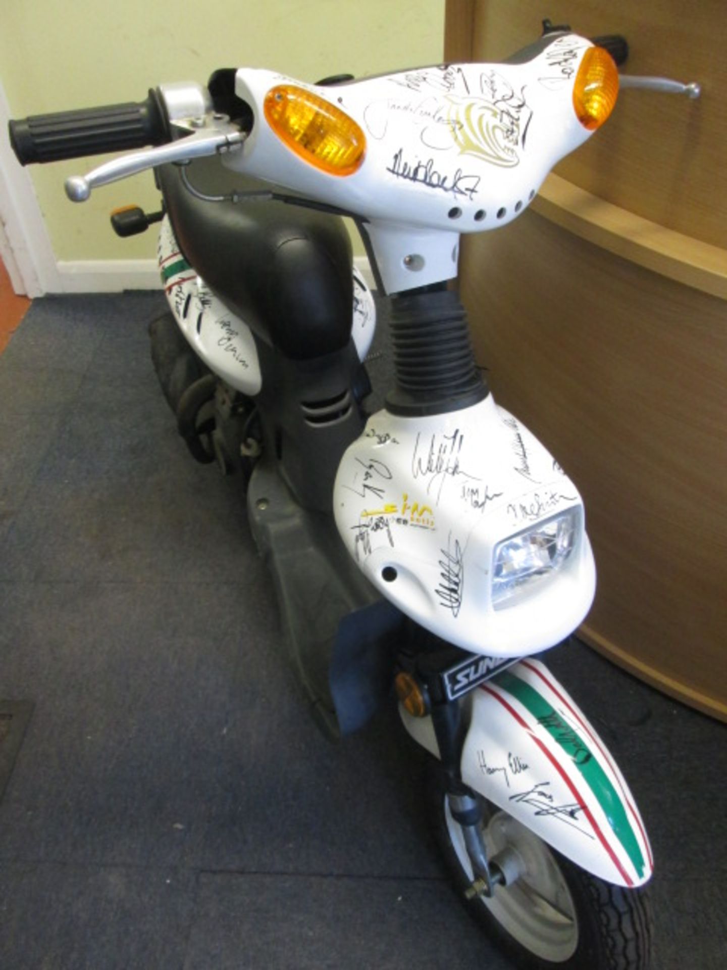 Special Edition Sundiro 50cc Moped, Signed by the Leicester Tiger's Rugby Team. This Moped has - Image 2 of 17