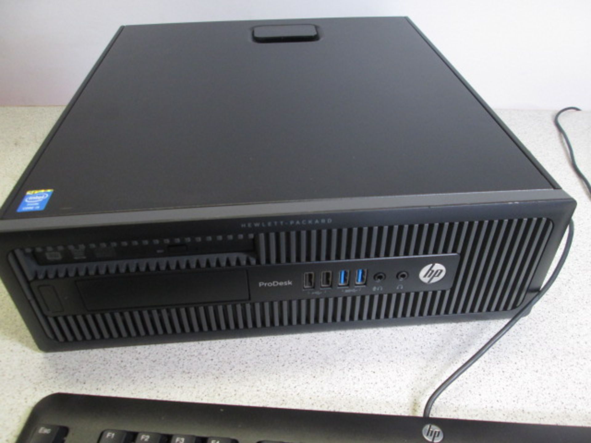 HP ProDESK 600 G1 SFF PC. Intel Core i5 CPU @ 3.20 GHz, 4 GB RAM, 450 GB HDD, Windows 7 Pro. Comes - Image 2 of 2