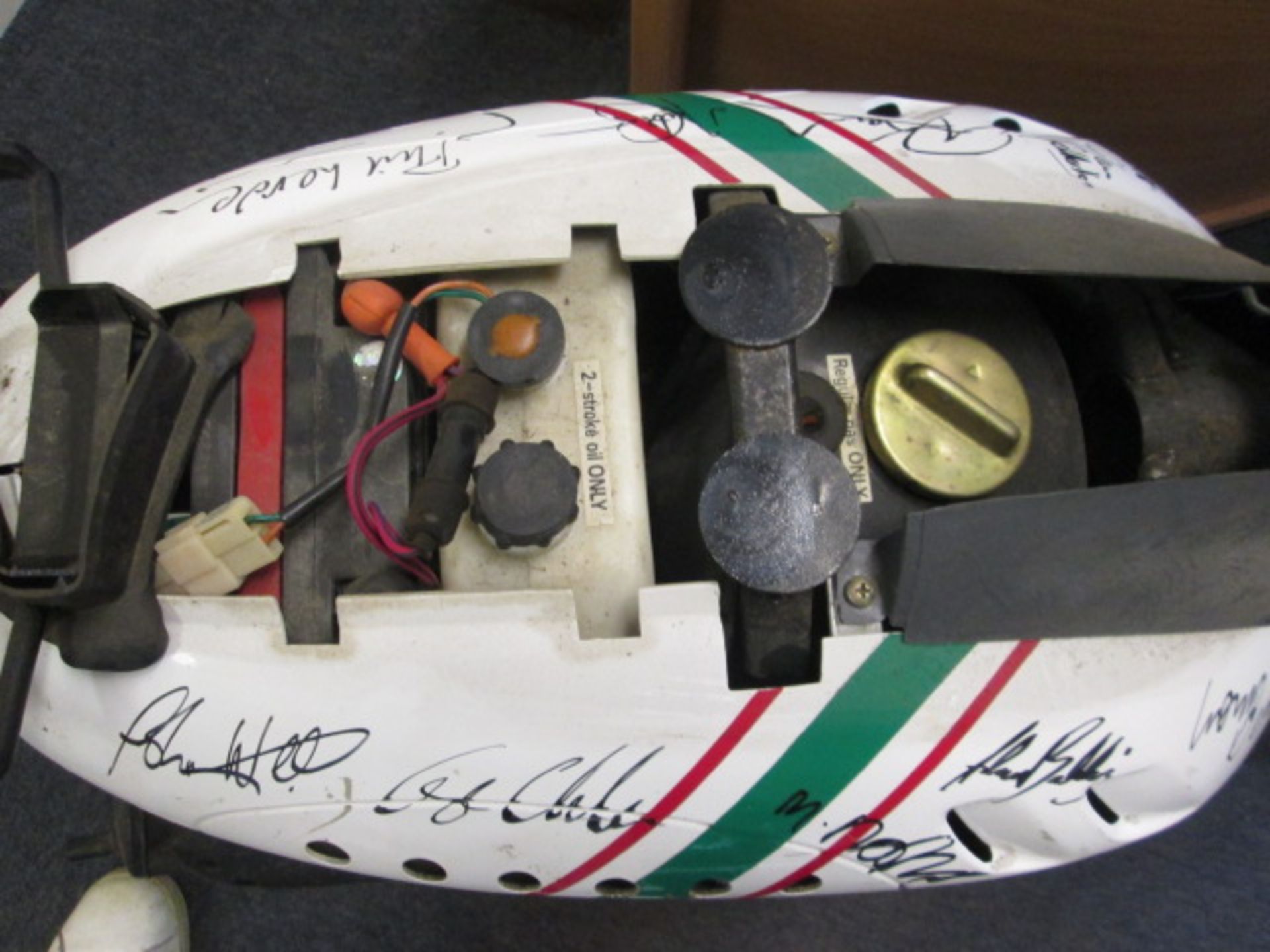 Special Edition Sundiro 50cc Moped, Signed by the Leicester Tiger's Rugby Team. This Moped has - Image 8 of 17