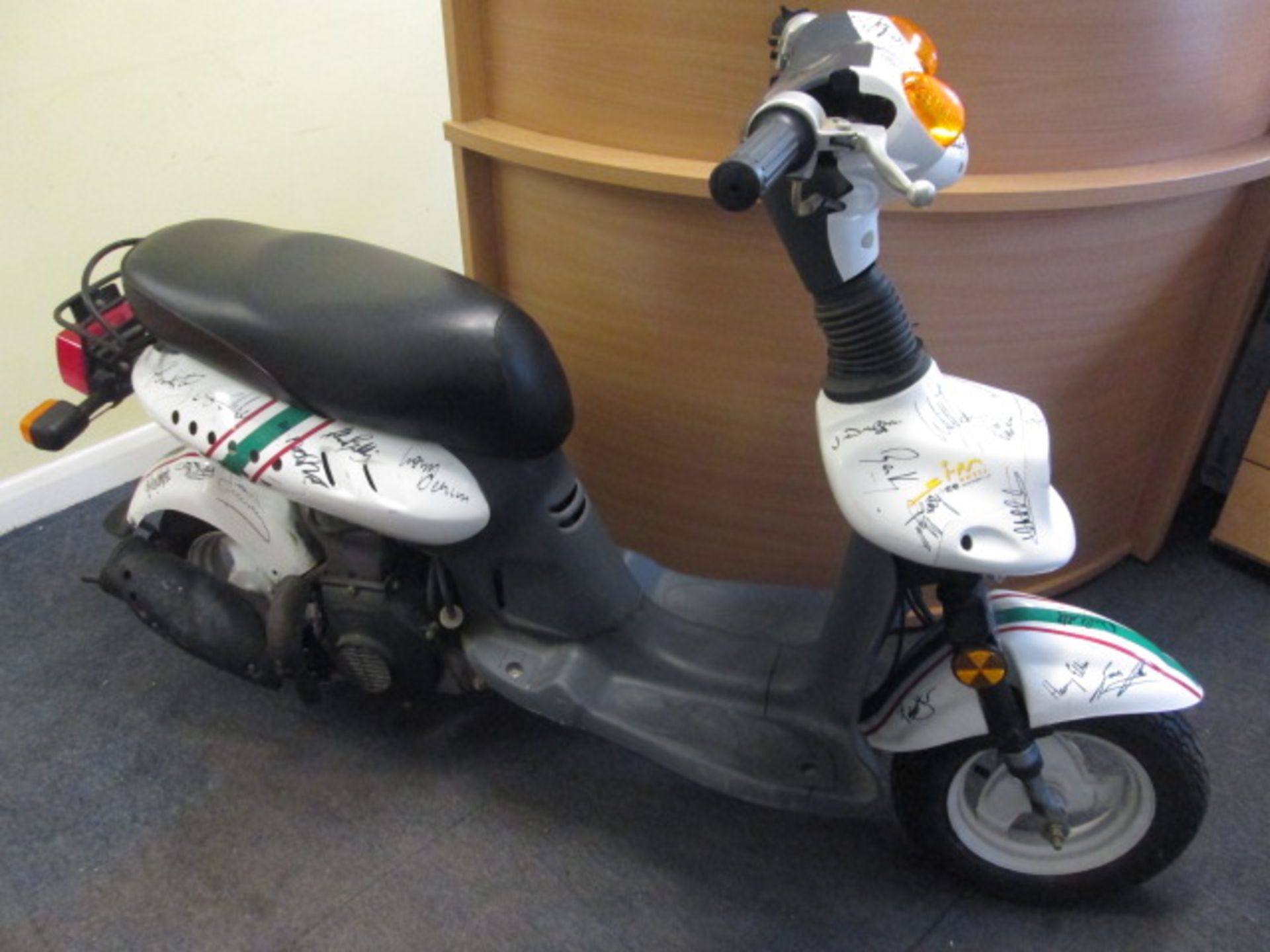 Special Edition Sundiro 50cc Moped, Signed by the Leicester Tiger's Rugby Team. This Moped has