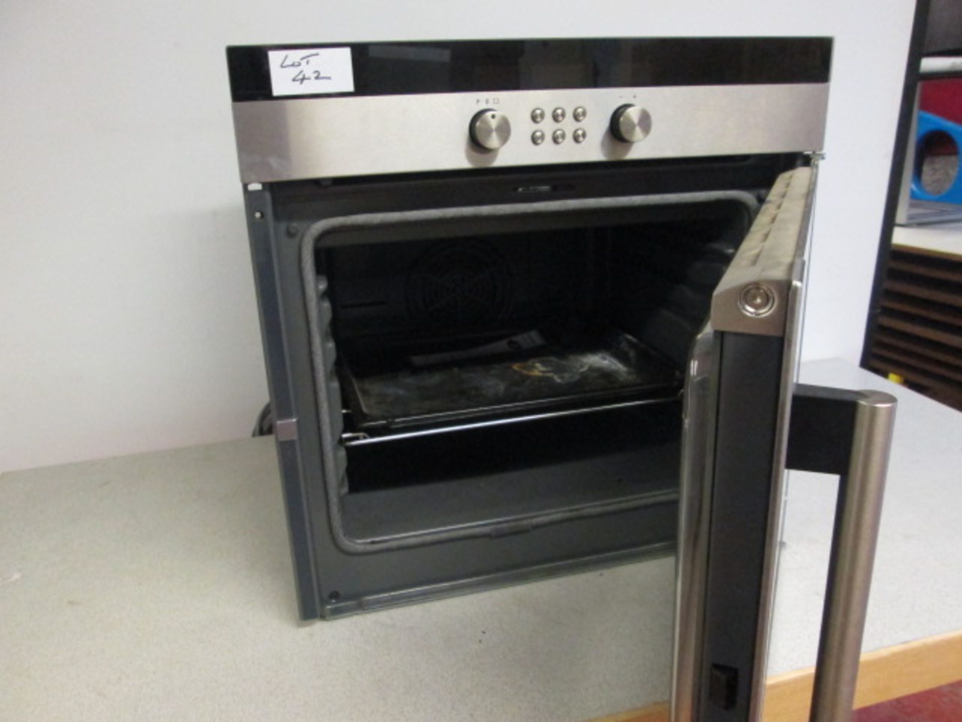 Siemens HB76 Single Oven in Brushed Steel. (Ex Display/Ex Demonstrator, Used) C/W with Manual - Image 2 of 3