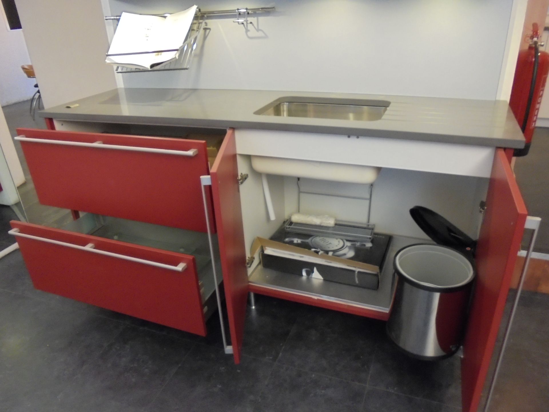 Hacker Kitchen Display in Matt Red. Consists of: 1000mm 2 Deep Drawer Base Unit, 1000mm Double - Image 2 of 3