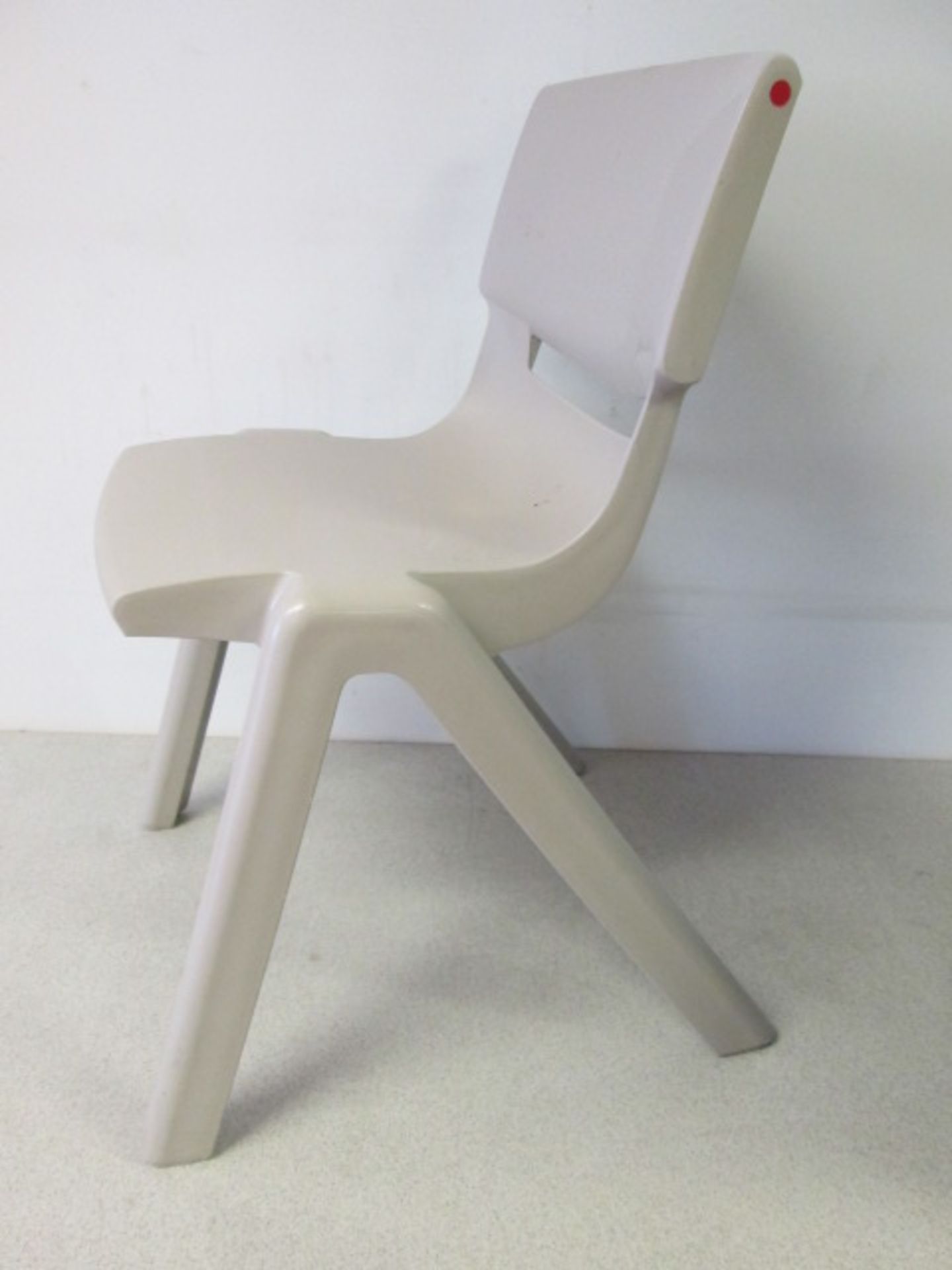 25 x Sebel Postura, Children's Classroom Stacking Chairs in Light Grey (Size 4). Size (H) 67cm x (W) - Image 4 of 4