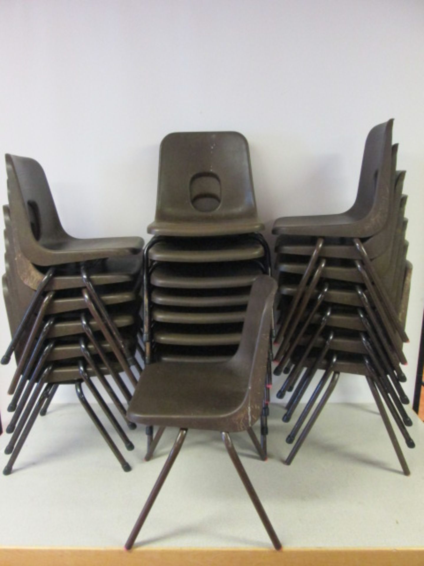 21 x Hille Series E Overall, Children's Classroom Stacking Chairs in Brown. Size (H) 60cm x (W) 40cm - Image 2 of 2