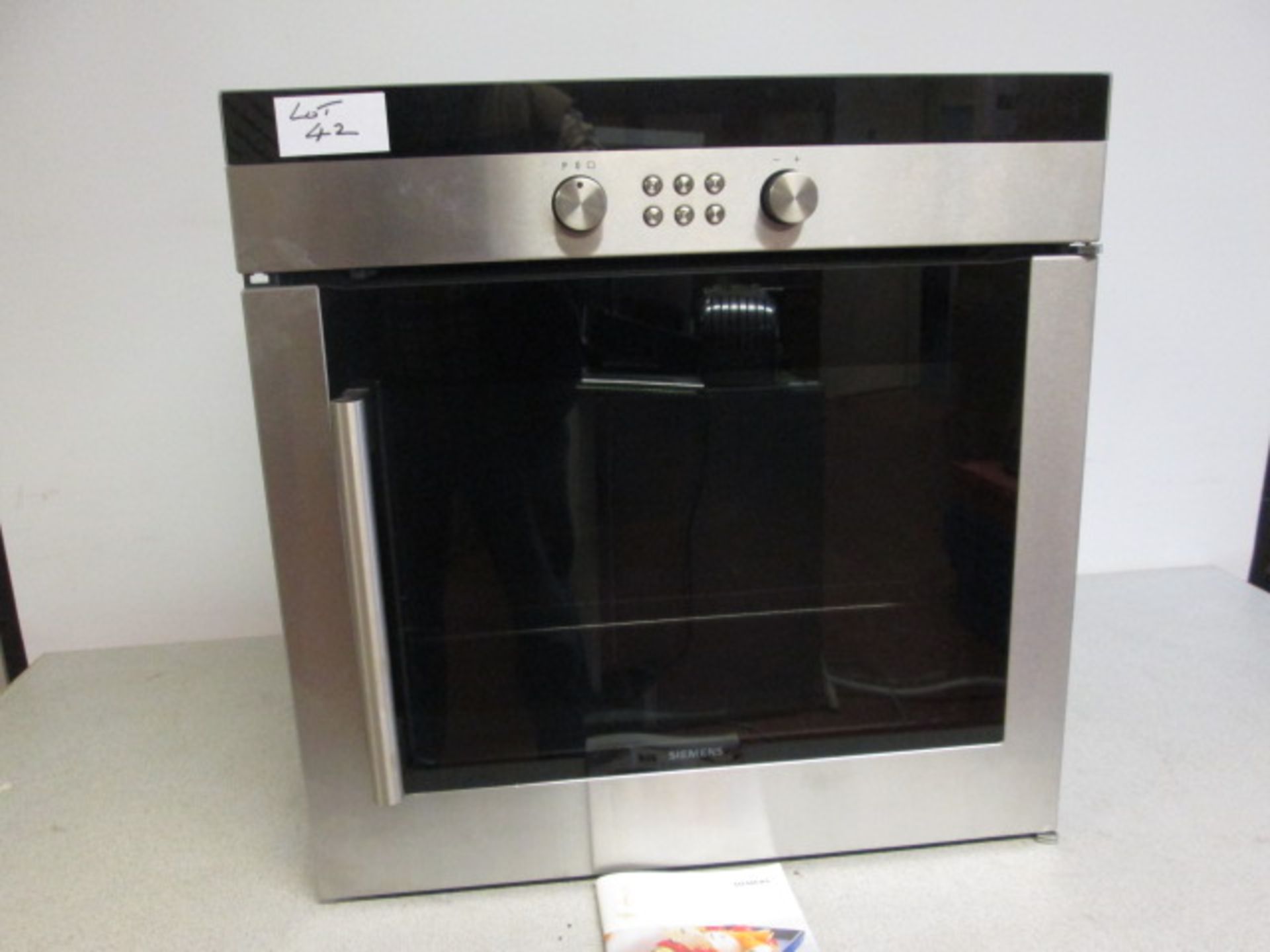 Siemens HB76 Single Oven in Brushed Steel. (Ex Display/Ex Demonstrator, Used) C/W with Manual