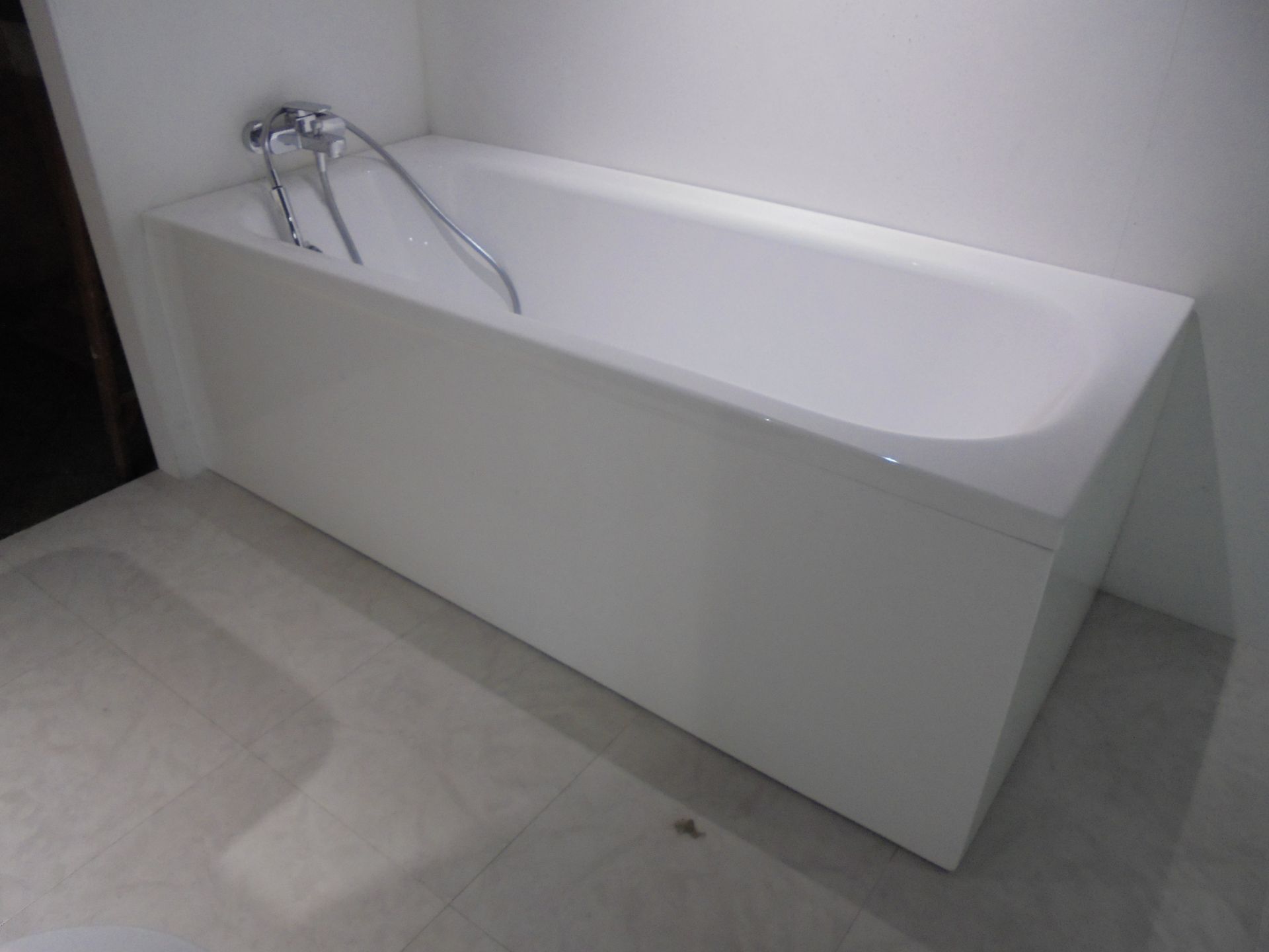 Laufen Traditional Bath with Side & End Surrounding Panel, 1800mm x 800mm. (As New/Ex Display).