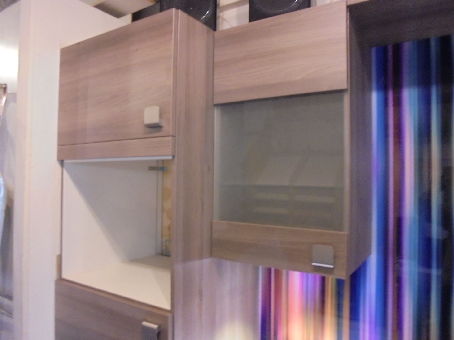 Hacker Kitchen Display in Wood Finish. Consists of: 900mm Base Drawer Unit, 2 End Panels, Space - Image 5 of 6