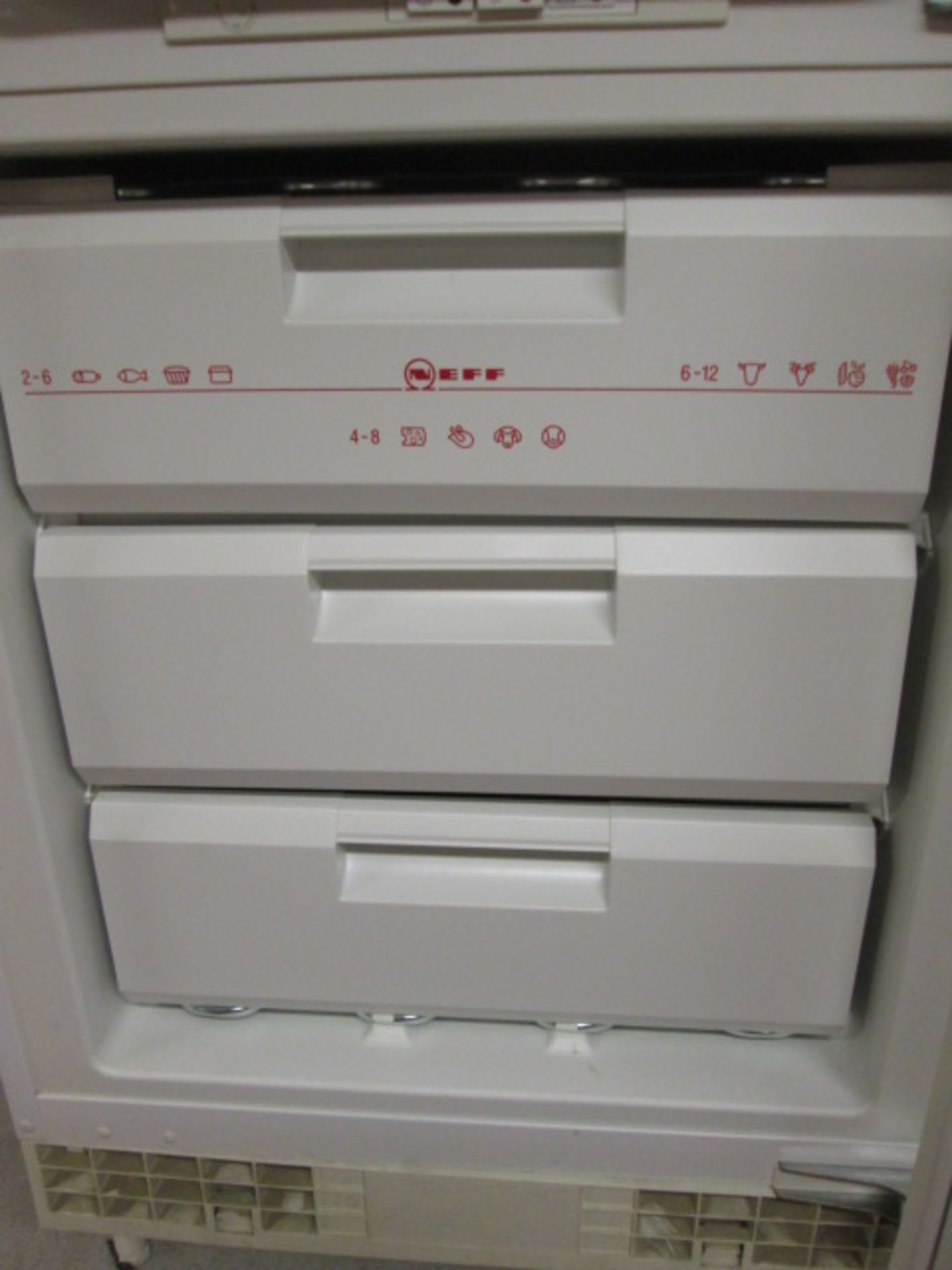 Neff 3 drawer Built Under Freezer, Model FD8301. (As New/Ex Display) 850 x 600mm - Image 3 of 4