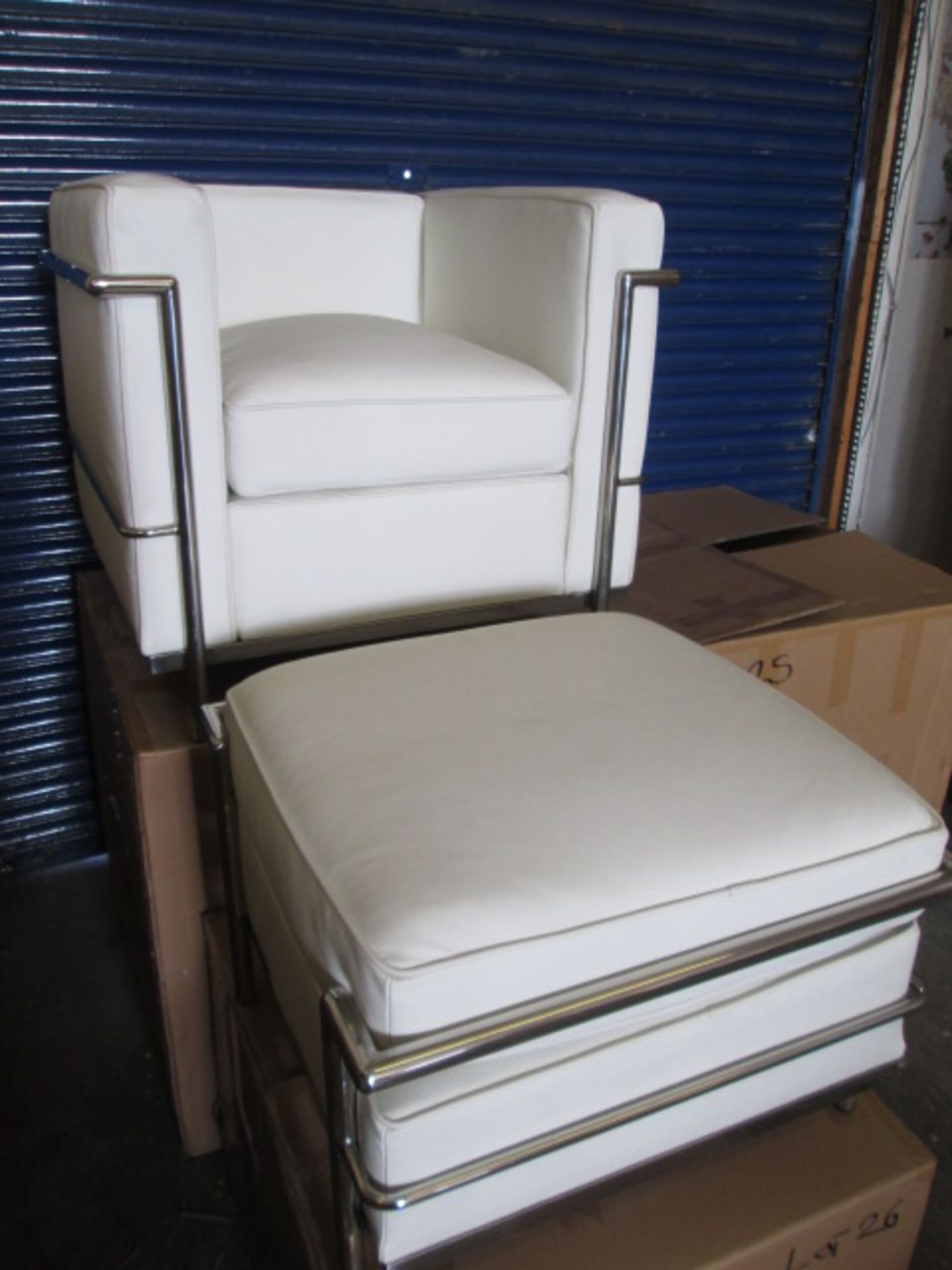 Boxed/As New - Chrome Framed, Cream Leather Arm Chair with Matching Pouffe (2 Boxes Model TS930-1/ - Image 3 of 3