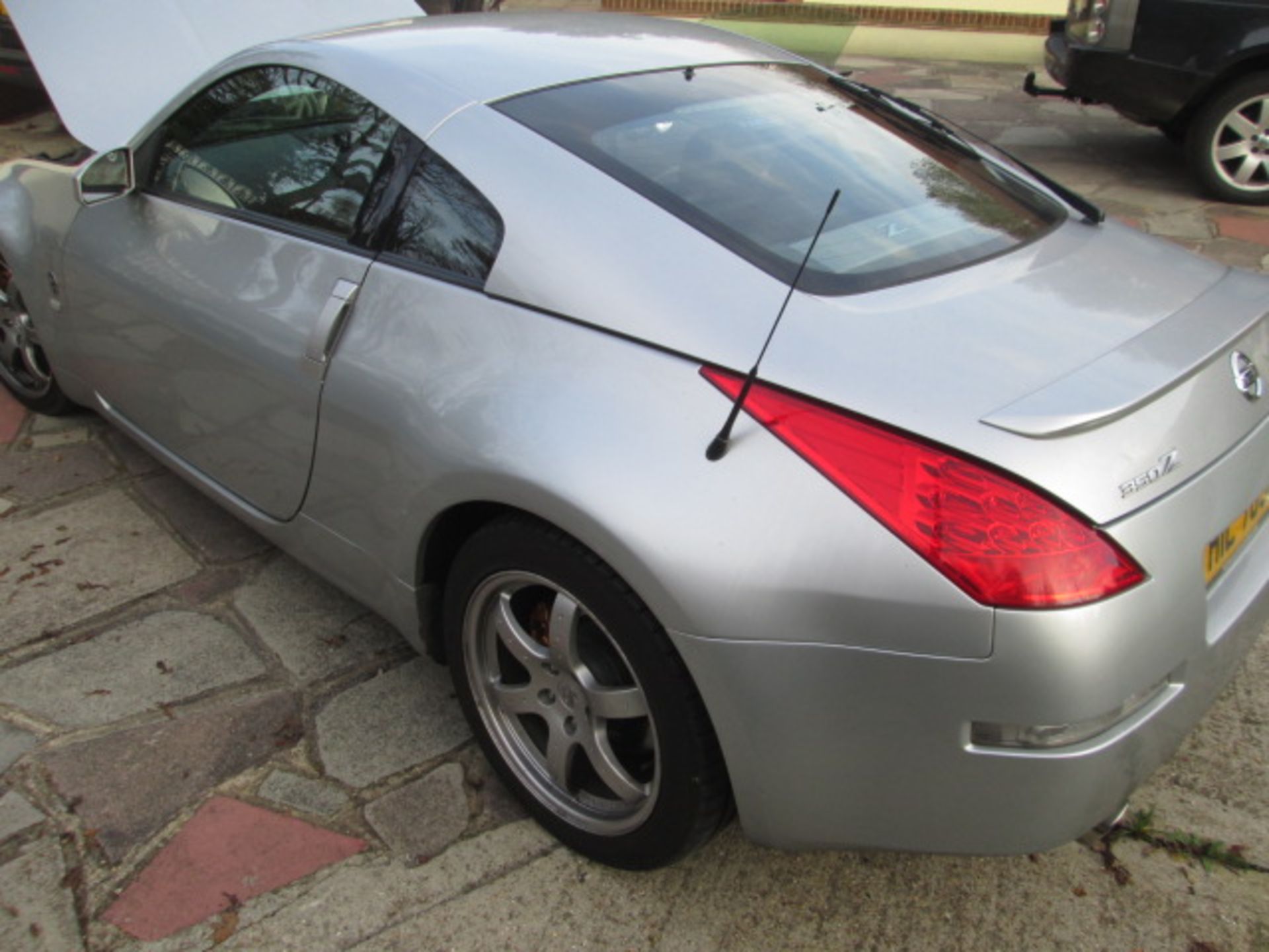 HIL 7890: Nissan 350z in Grey. 3498cc, Petrol, 6 Speed Manual. 2 Previous Owners, First Registered - Image 11 of 38