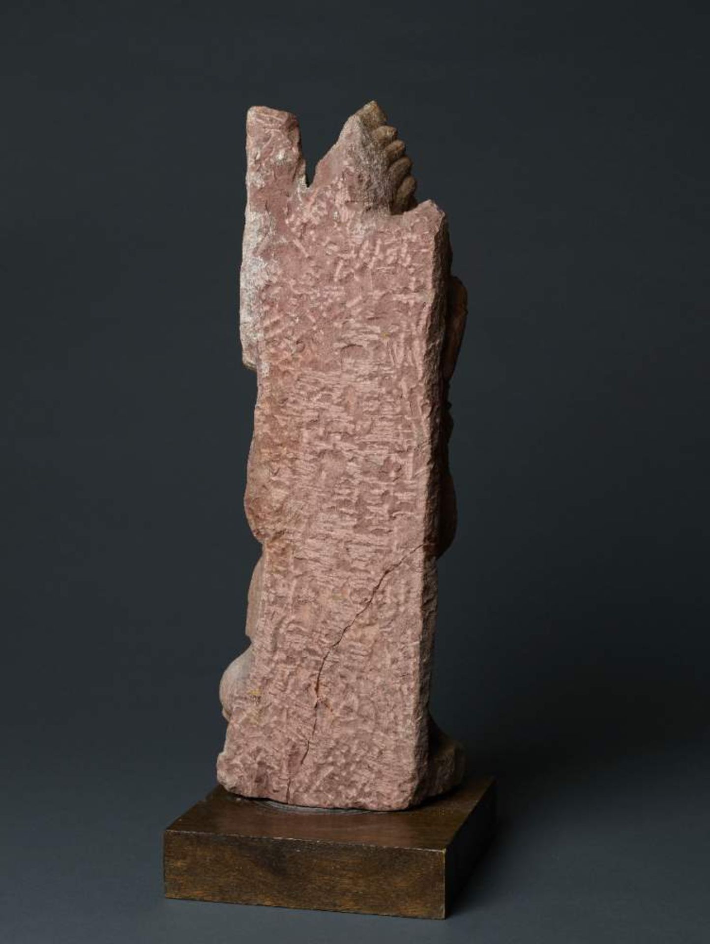 STEHENDE GOTTHEIT SHIVARötlicher Sandstein. Indien,Madhyapradesh oder Rajasthan, ca. 11. bis 12. - Image 6 of 6