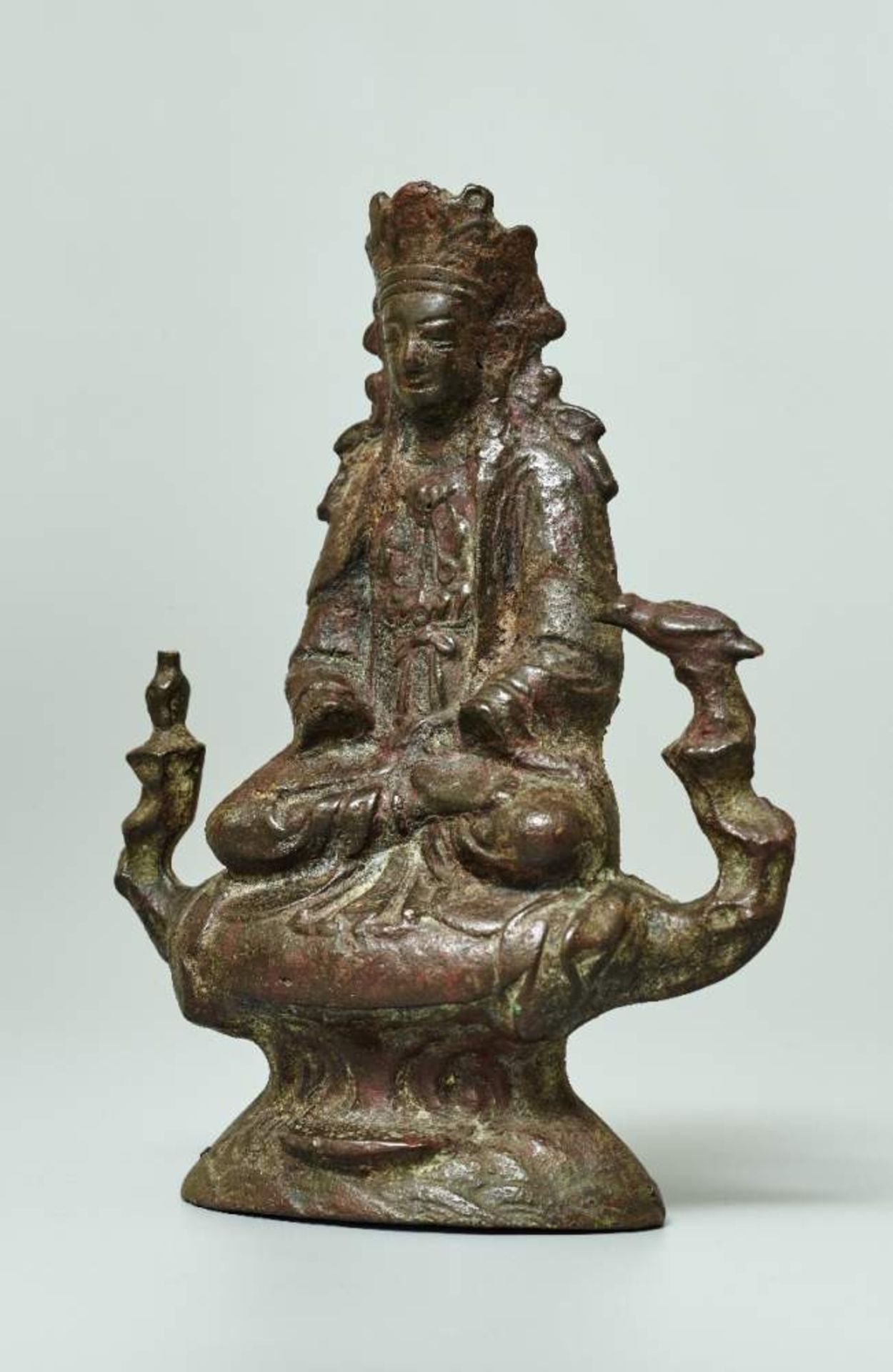 THRONENDER BODHISATTVA GUANYINBronze. China, späte Ming bis Qing-Dynastie, ca. 17. bis 18. Jh. - Image 2 of 6